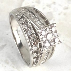 9ct White Gold Diamond Ring - TDW 1.0CT