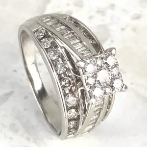 9ct White Gold Diamond Ring - TDW 1.0CT