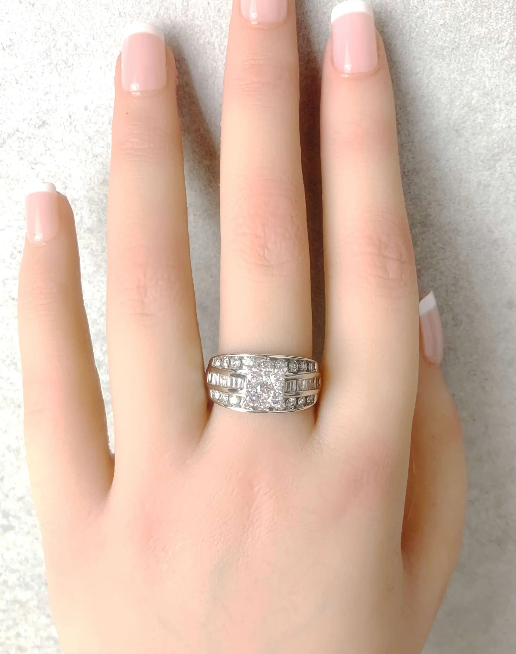 9ct White Gold Diamond Ring - TDW 1.0CT - Image 3
