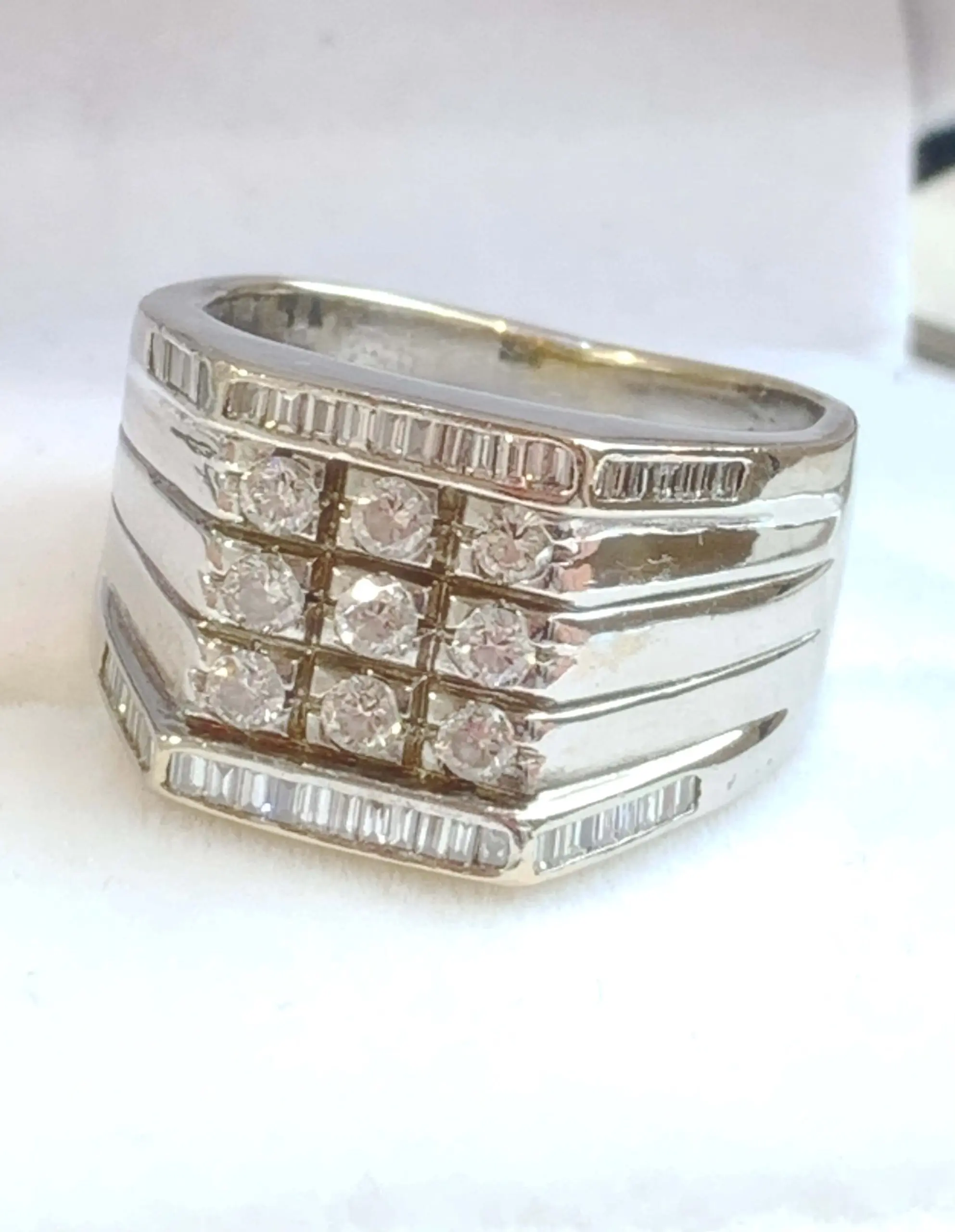 18ct White Gold & Diamond Mens Ring - 19.40gms!! - Image 3
