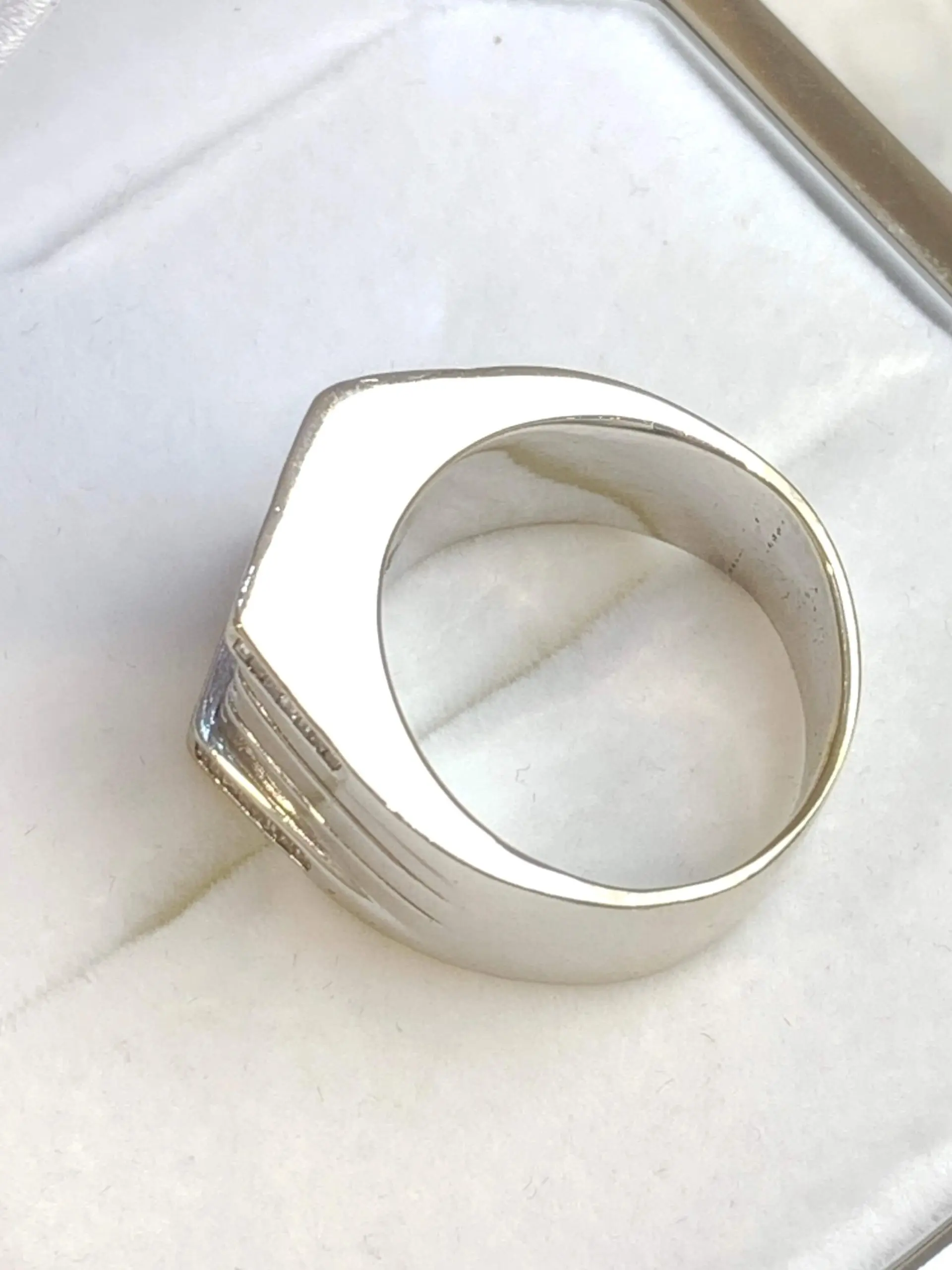 18ct White Gold & Diamond Mens Ring - 19.40gms!! - Image 5