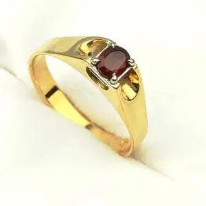 18ct Gold Garnet Ring