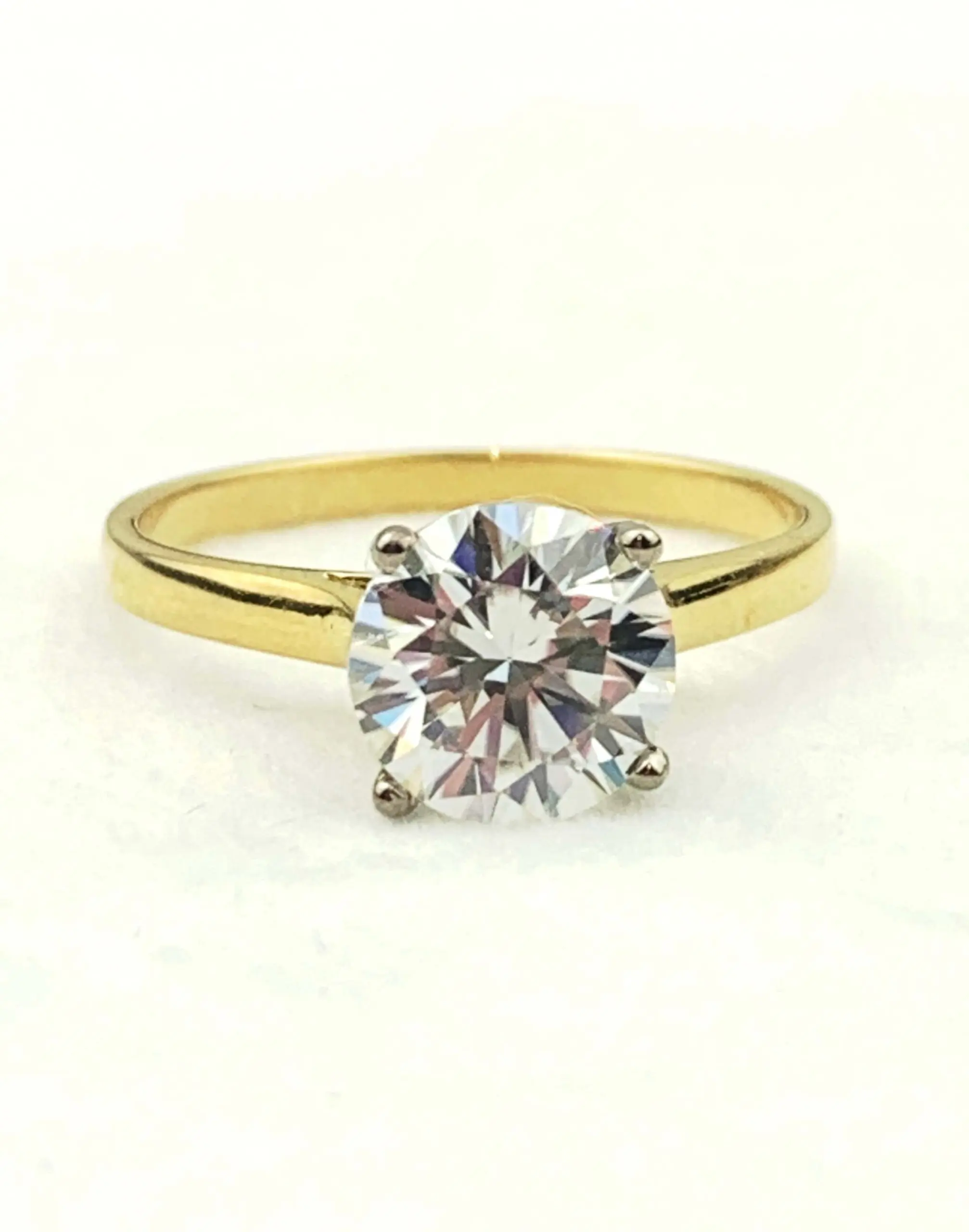 18ct Yellow Gold Created Diamond Ring - Image 3