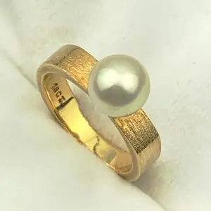 18ct Yellow Gold Pearl Solitaire Ring