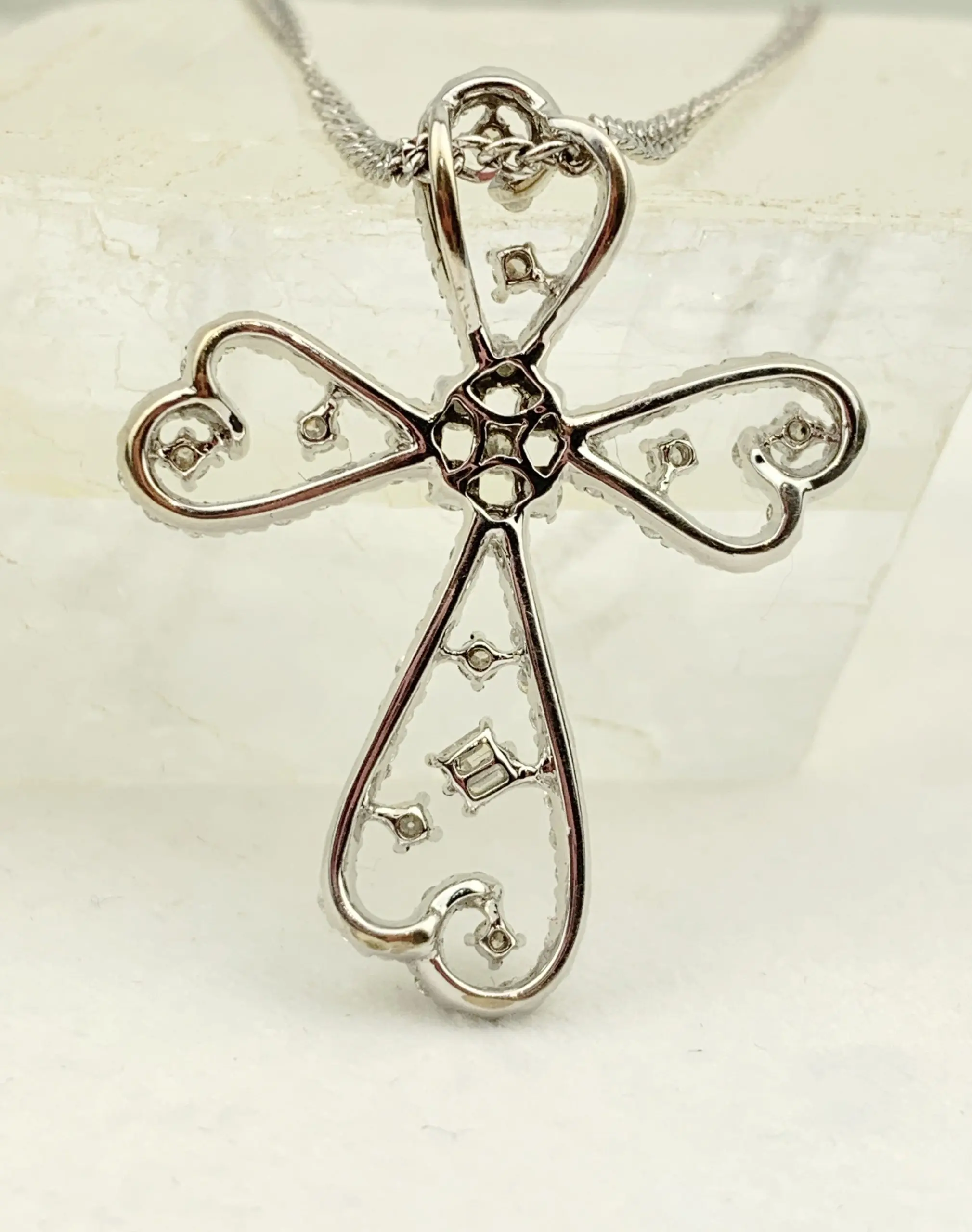 18ct White Gold Chain Necklace & Diamond Cross - Image 5