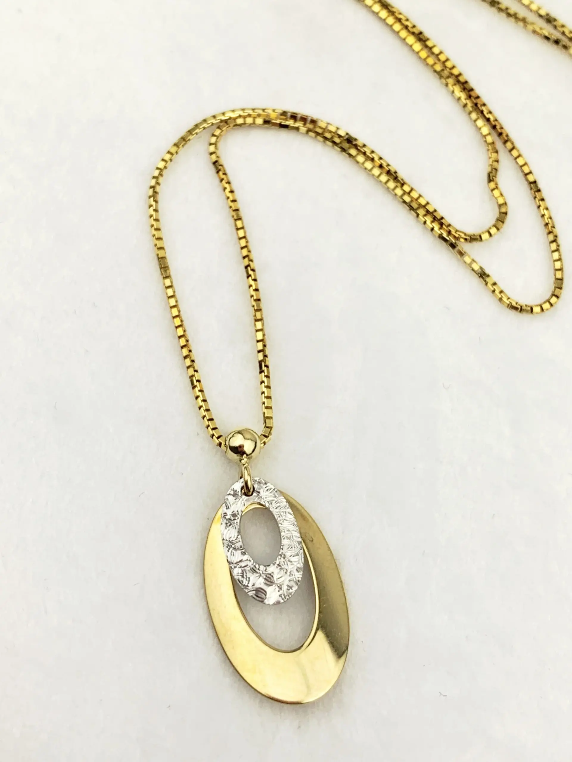 9ct Gold Chain Necklace with Oval Pendant - Image 3