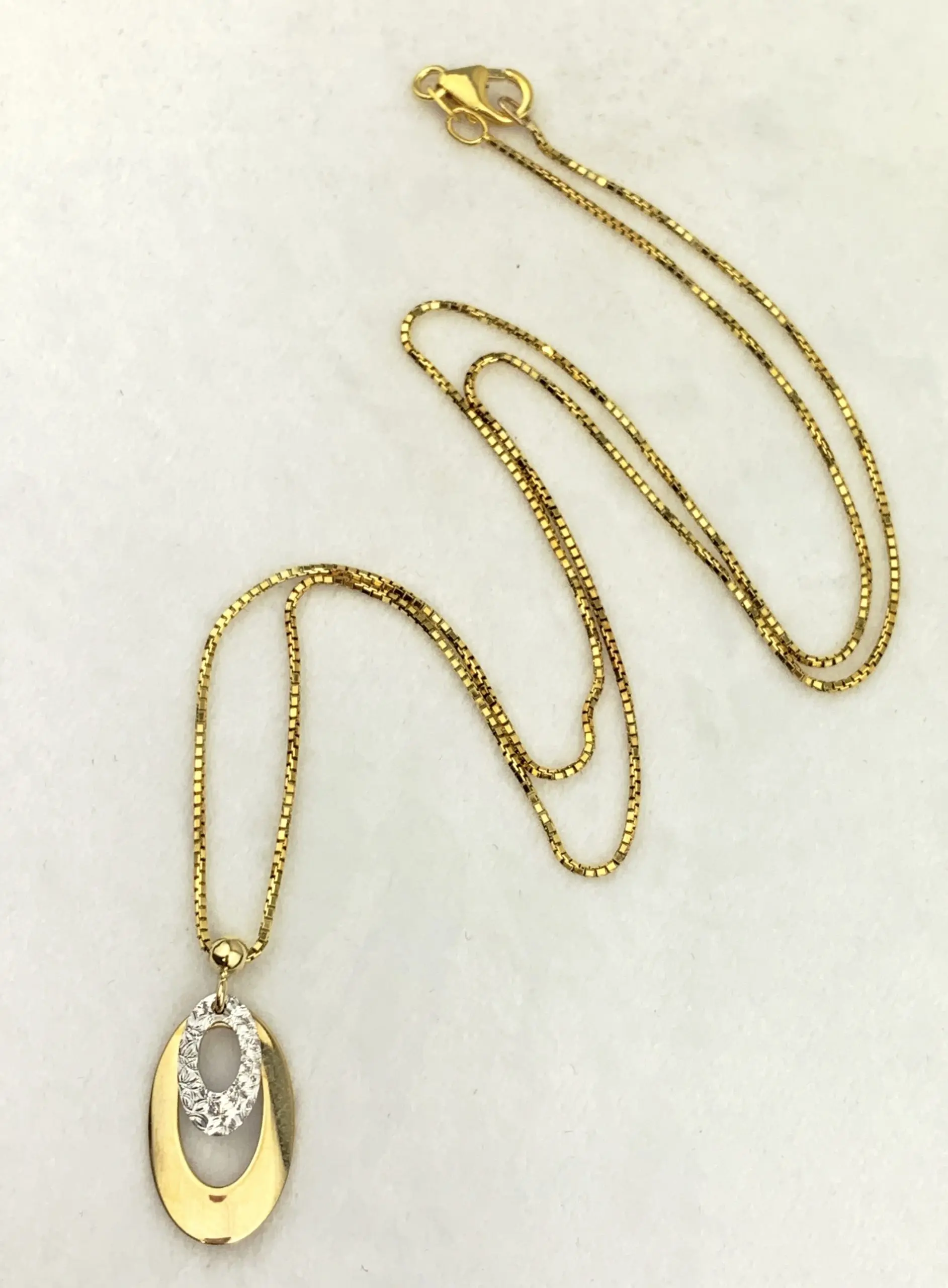 9ct Gold Chain Necklace with Oval Pendant - Image 5