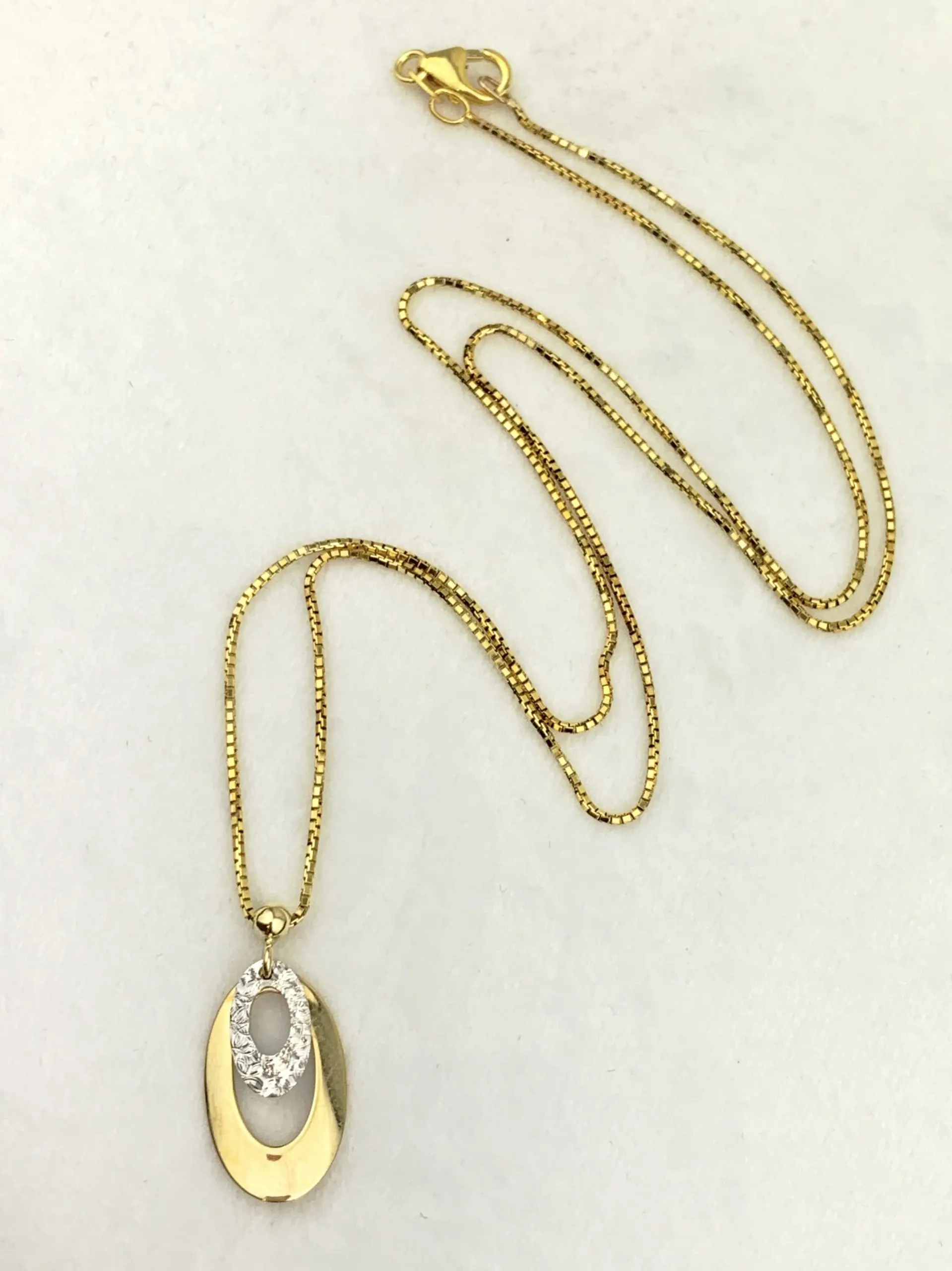 9ct Gold Chain Necklace with Oval Pendant - Image 4