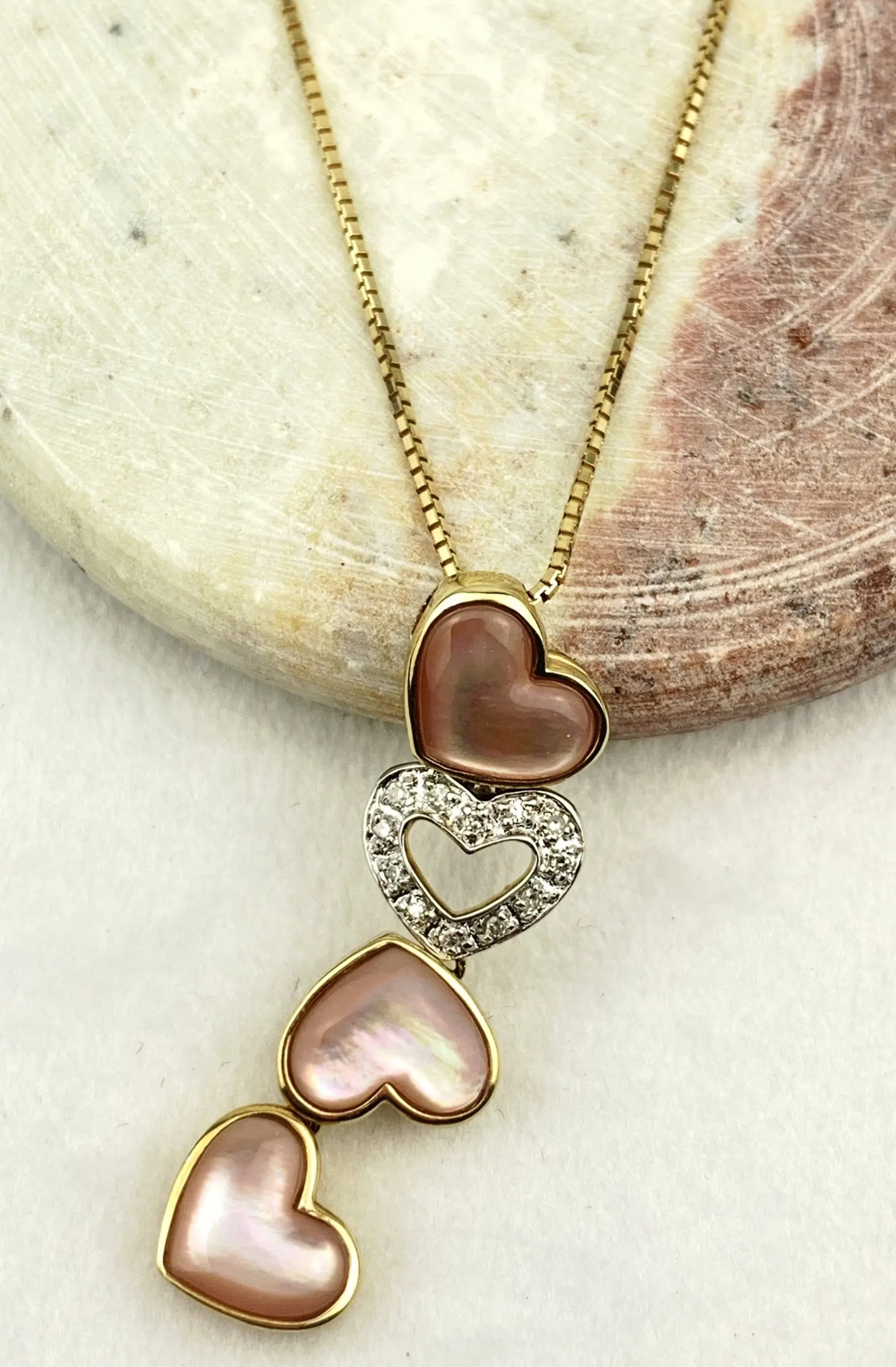 9ct Gold Heart Runner Pendant - Image 4
