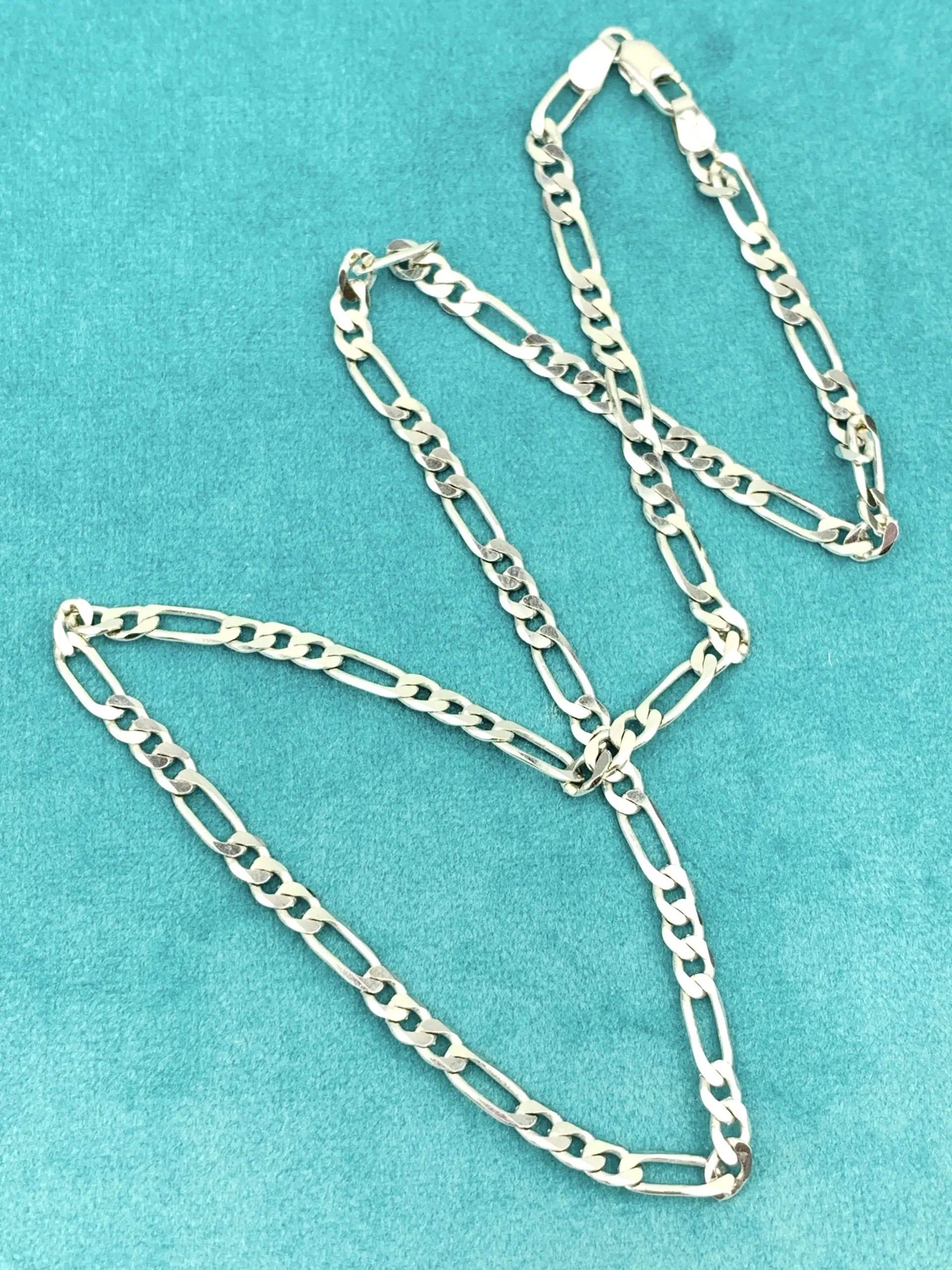 9ct White Gold Figaro Link Chain Necklace - Image 3