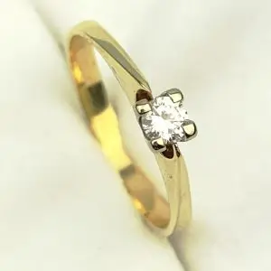 18ct Yellow Gold Solitaire Diamond Ring