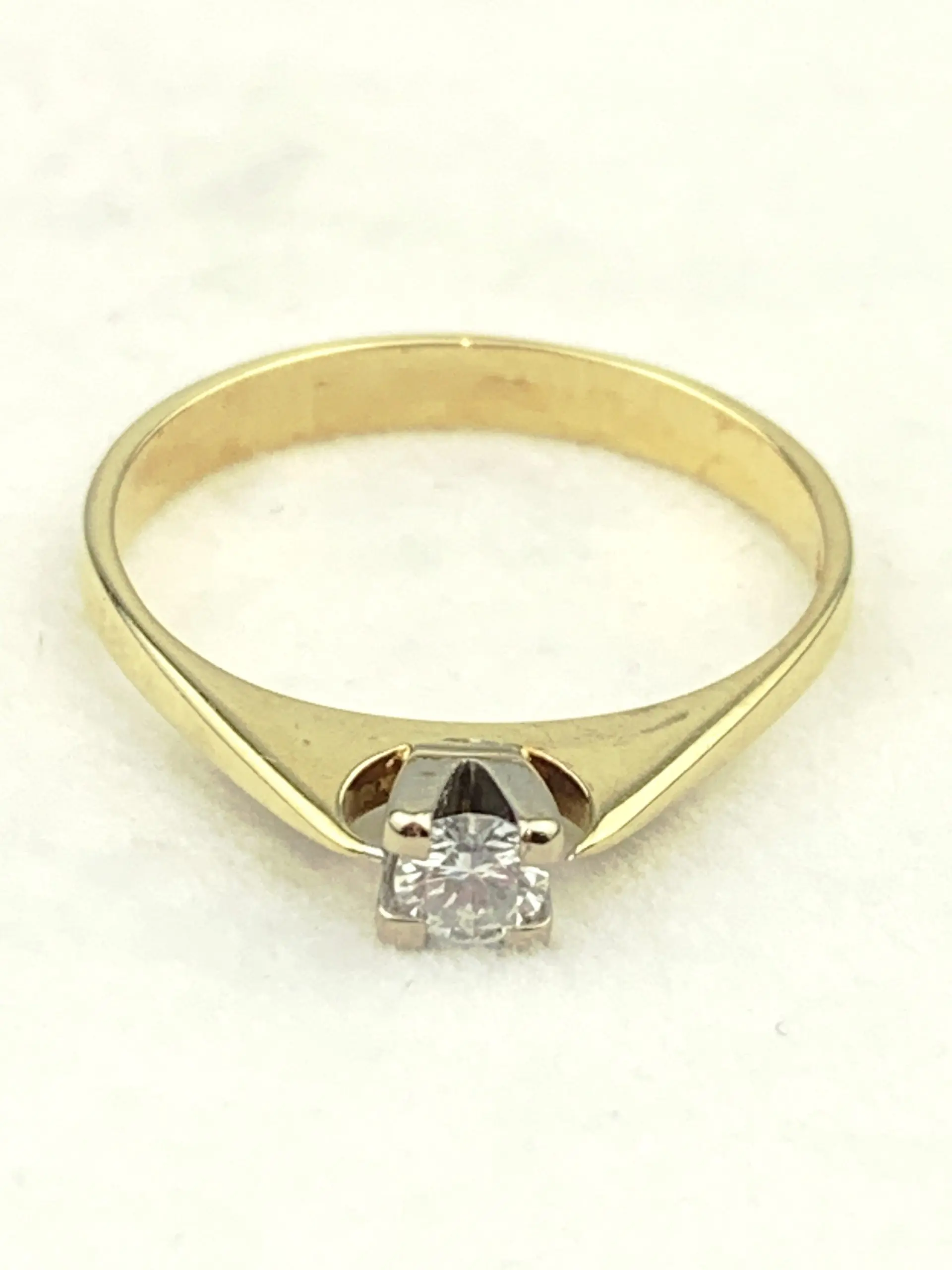 18ct Yellow Gold Solitaire Diamond Ring - Image 3