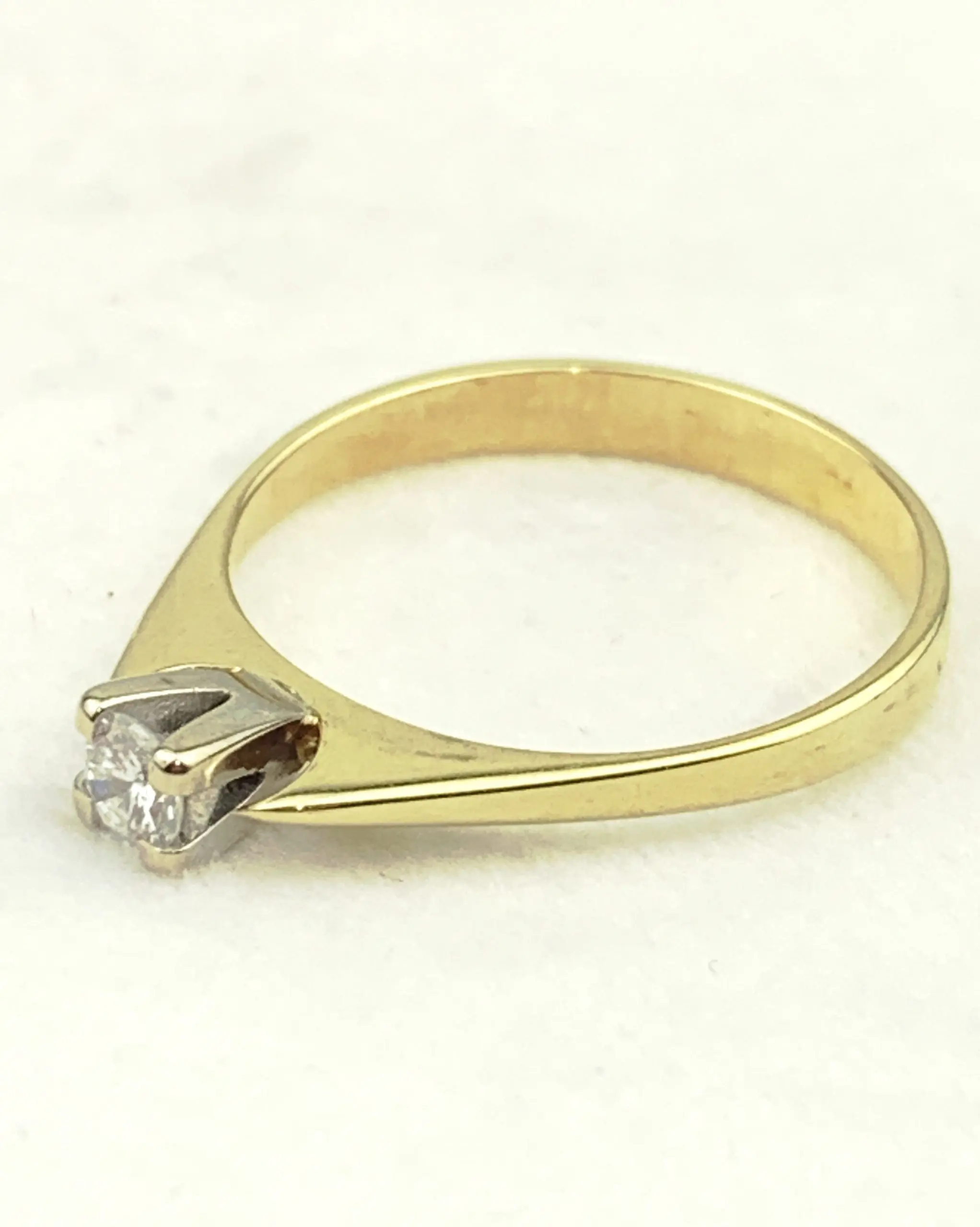 18ct Yellow Gold Solitaire Diamond Ring - Image 4