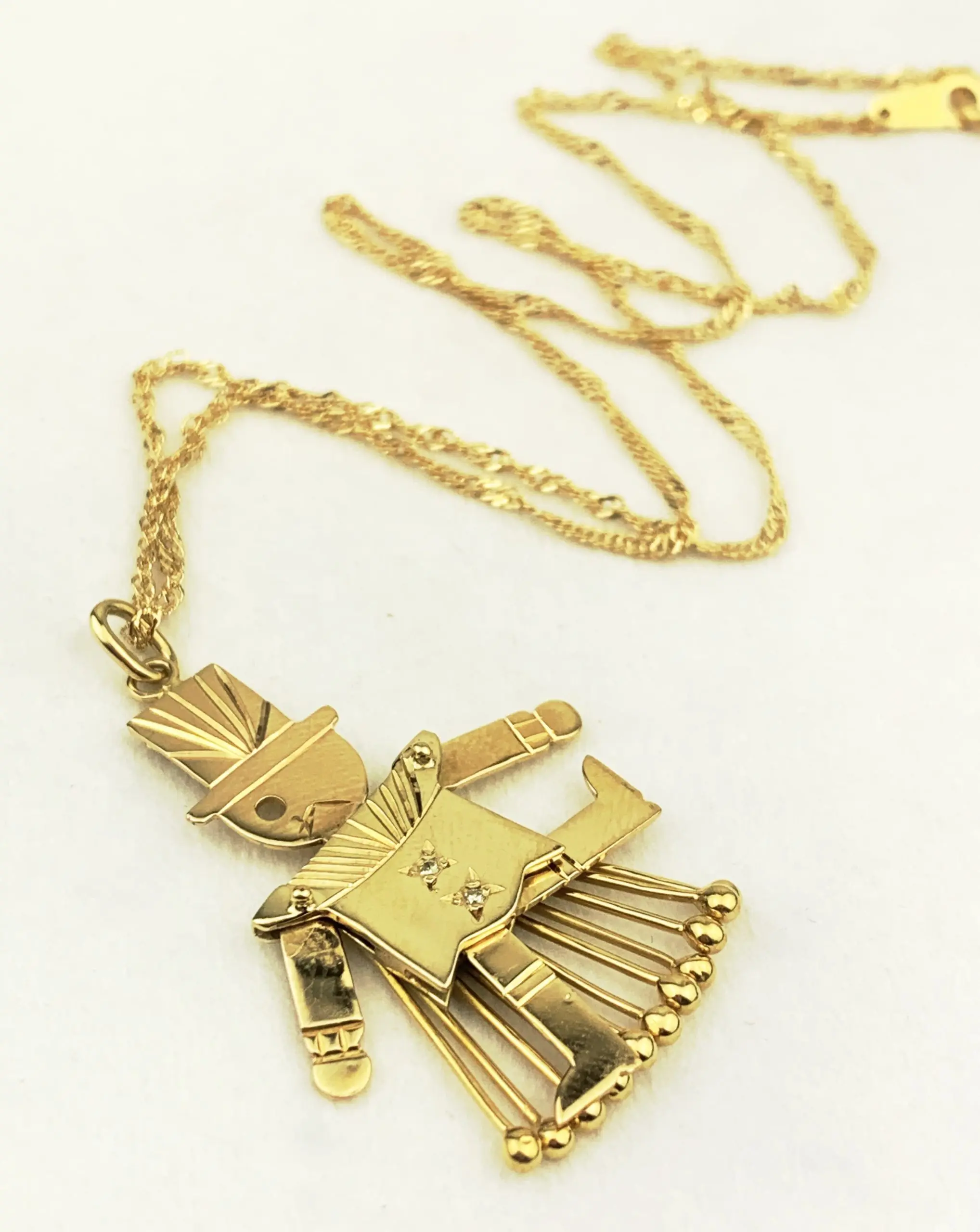 18ct Gold Ringmaster Pendant & Chain - Image 3