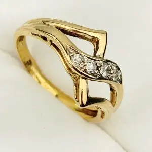 18ct Yellow Gold Cubic Zirconia Ring