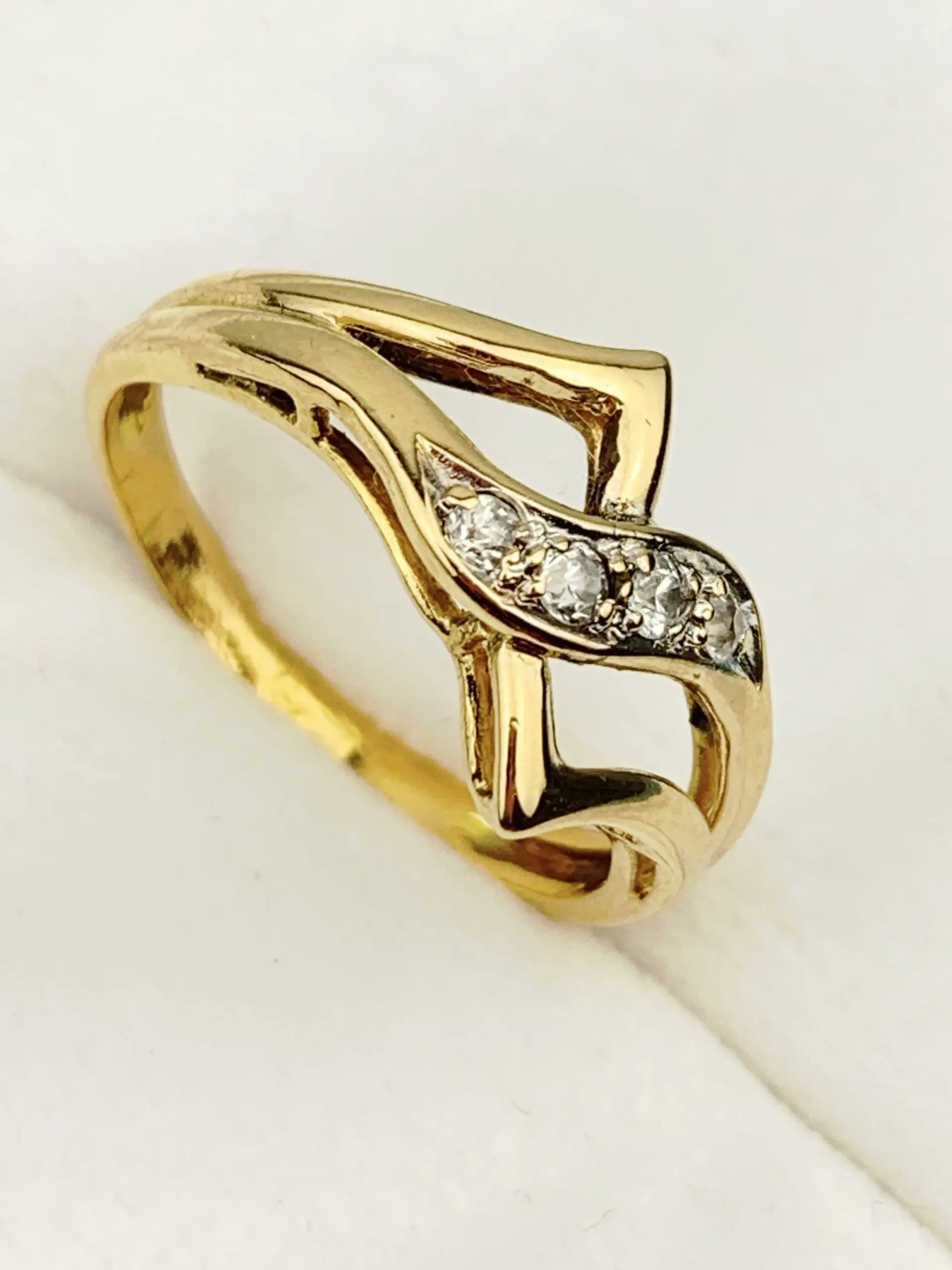 18ct Yellow Gold Cubic Zirconia Ring