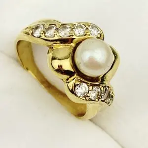 18ct Gold Pearl & CZ Ring