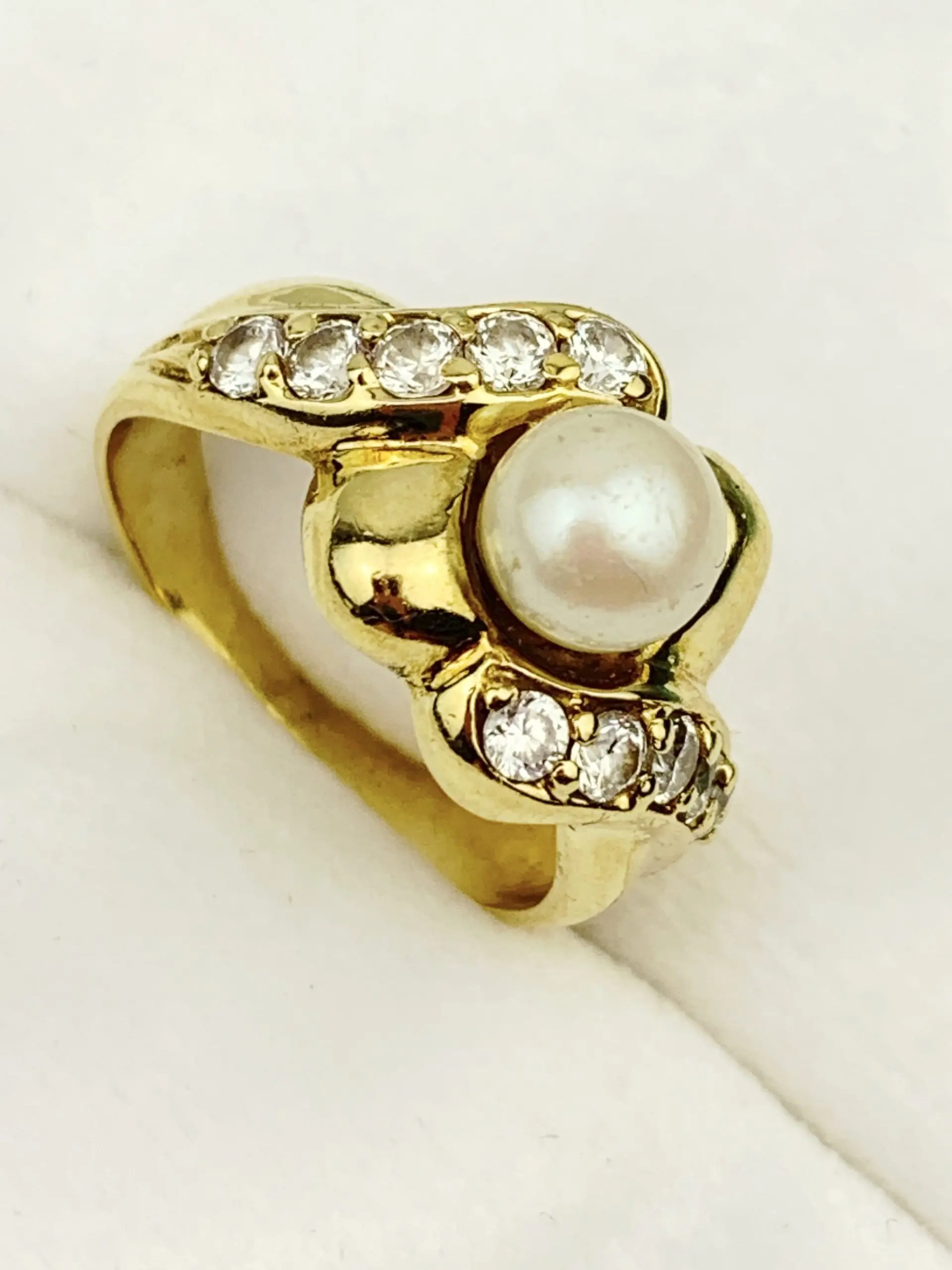 18ct Gold Pearl & CZ Ring