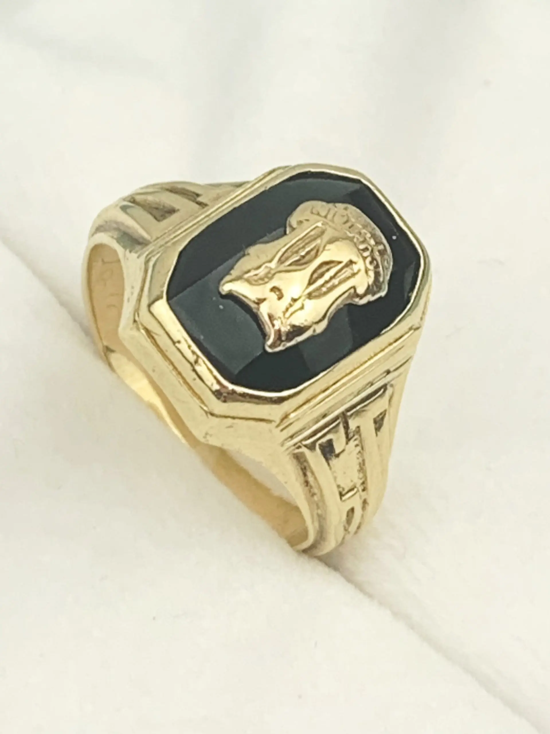 Vintage 10ct Yellow Gold 1940's Mountain Lakes USA High School Ring