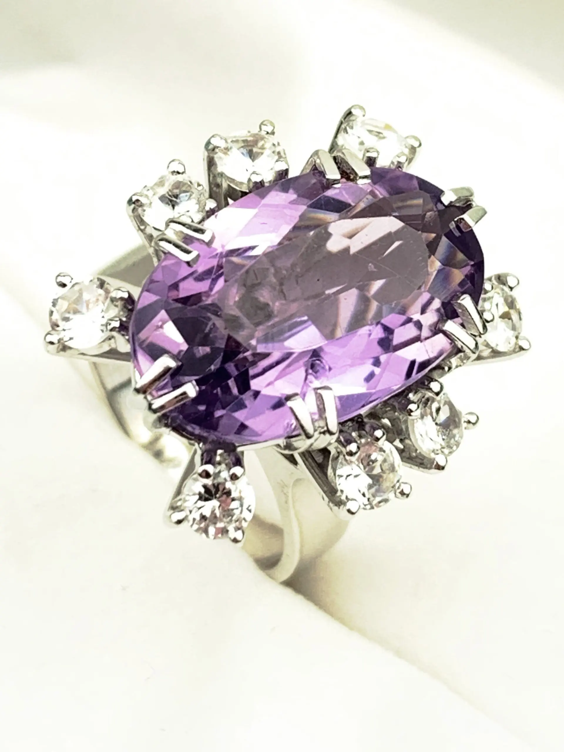 14ct White Gold Amethyst Ring