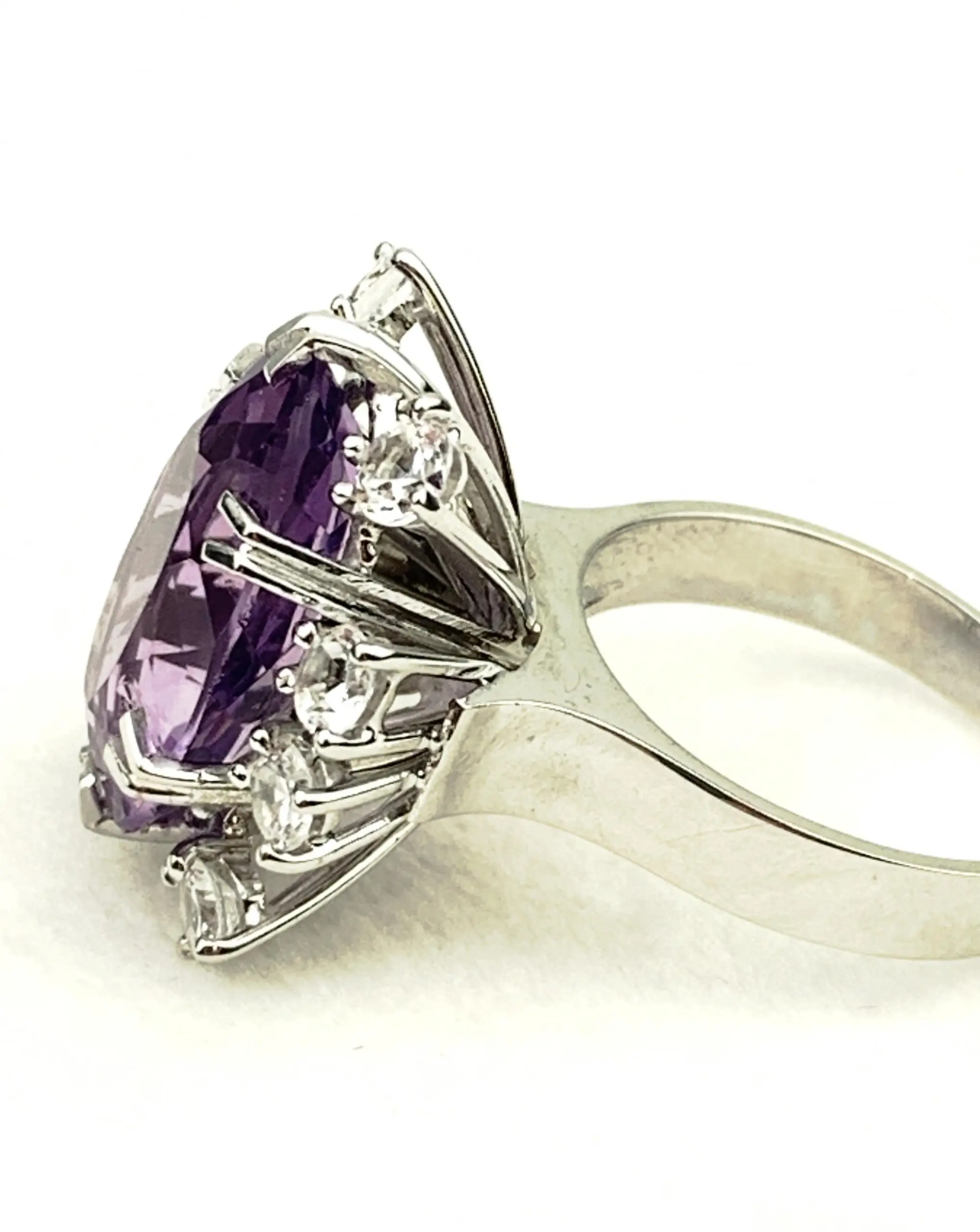 14ct White Gold Amethyst Ring - Image 3