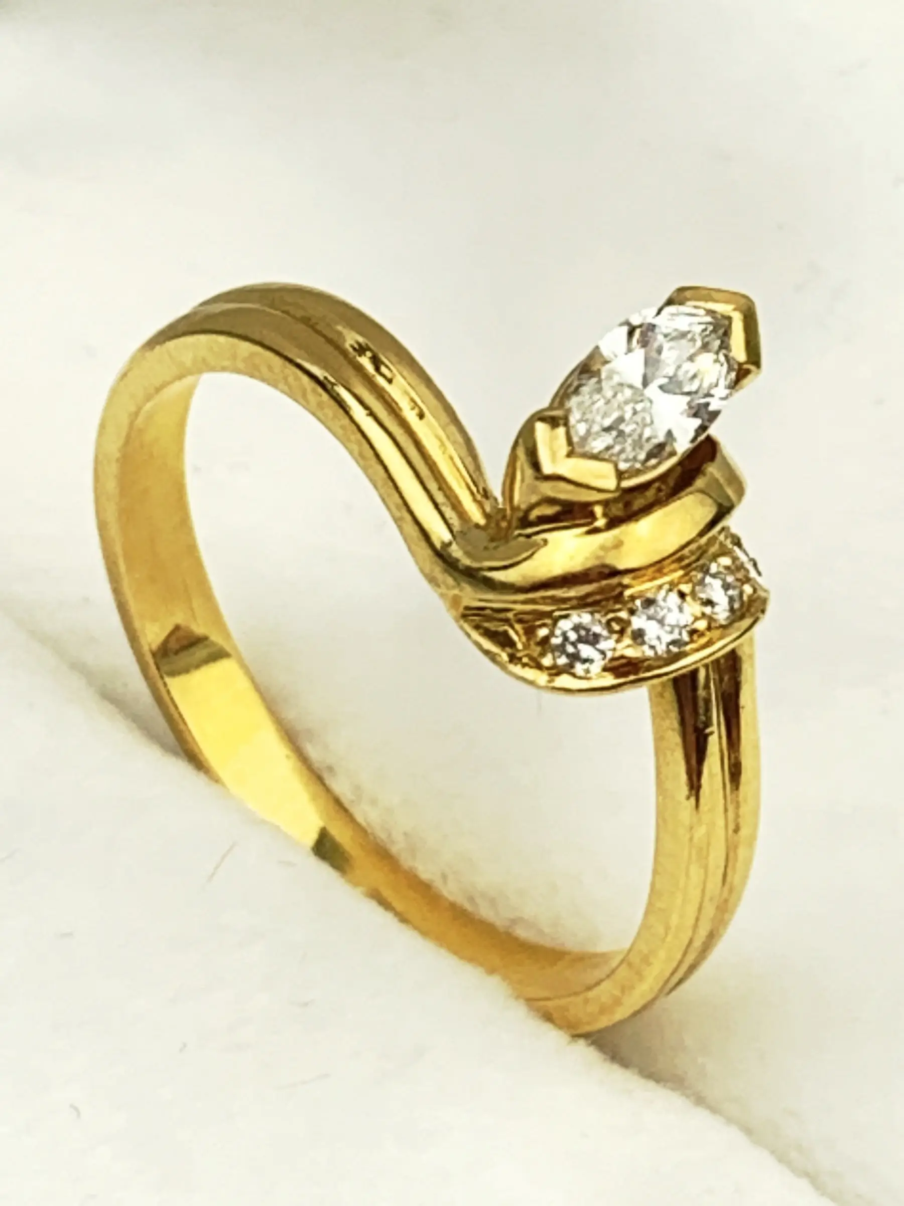 18ct Yellow Gold Diamond Ring