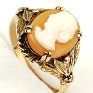 Vintage 9ct Yellow Gold Carved Shell Cameo Ring - 1940's