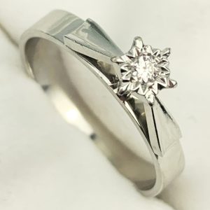 18ct White Gold Diamond Solitaire Engagement Ring