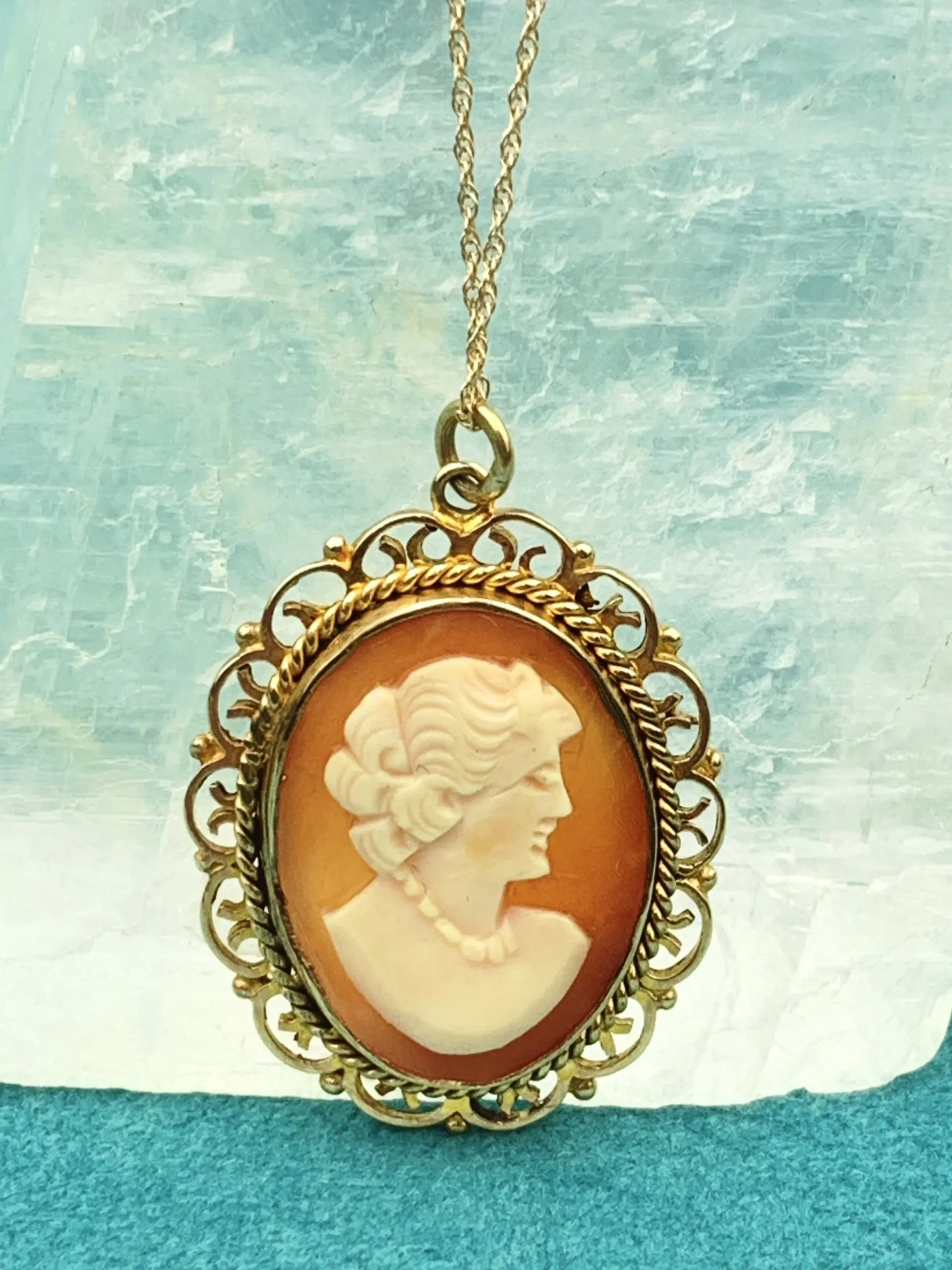 Antique 9ct Gold Cameo Pendant c1920's & 10ct Gold Chain - Image 3