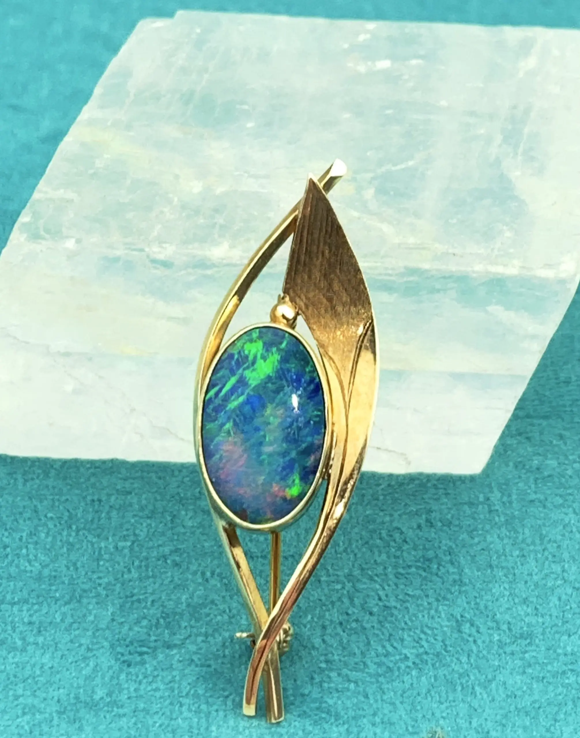 Vintage 9ct Yellow Gold Opal Leaf Motif Brooch