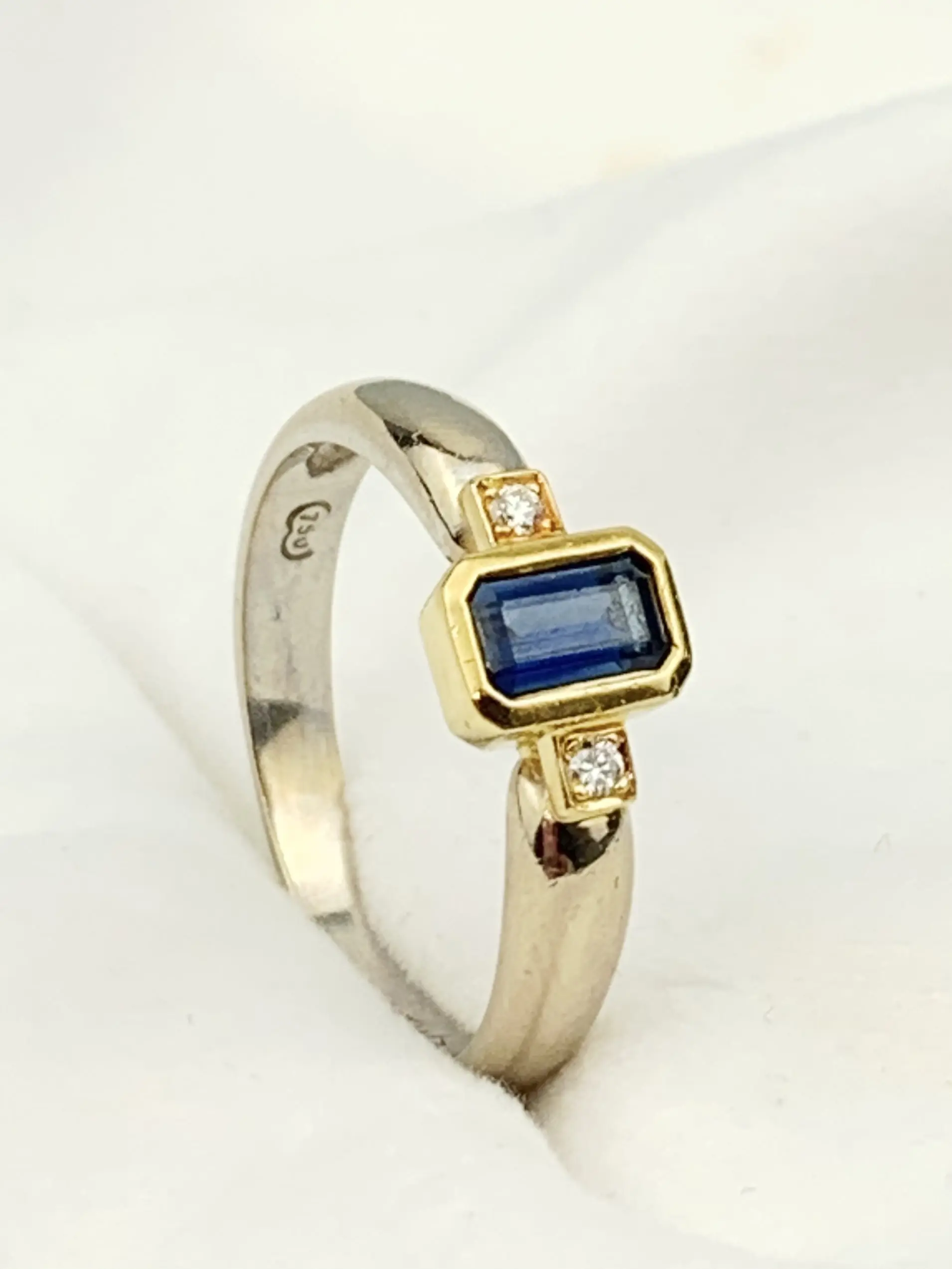 Vintage 18ct Diamond & Sapphire Ring