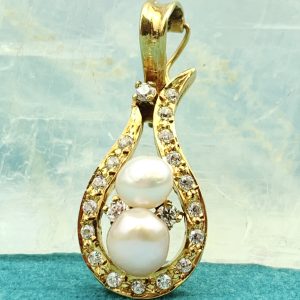 14ct Gold Pearl Runner Pendant