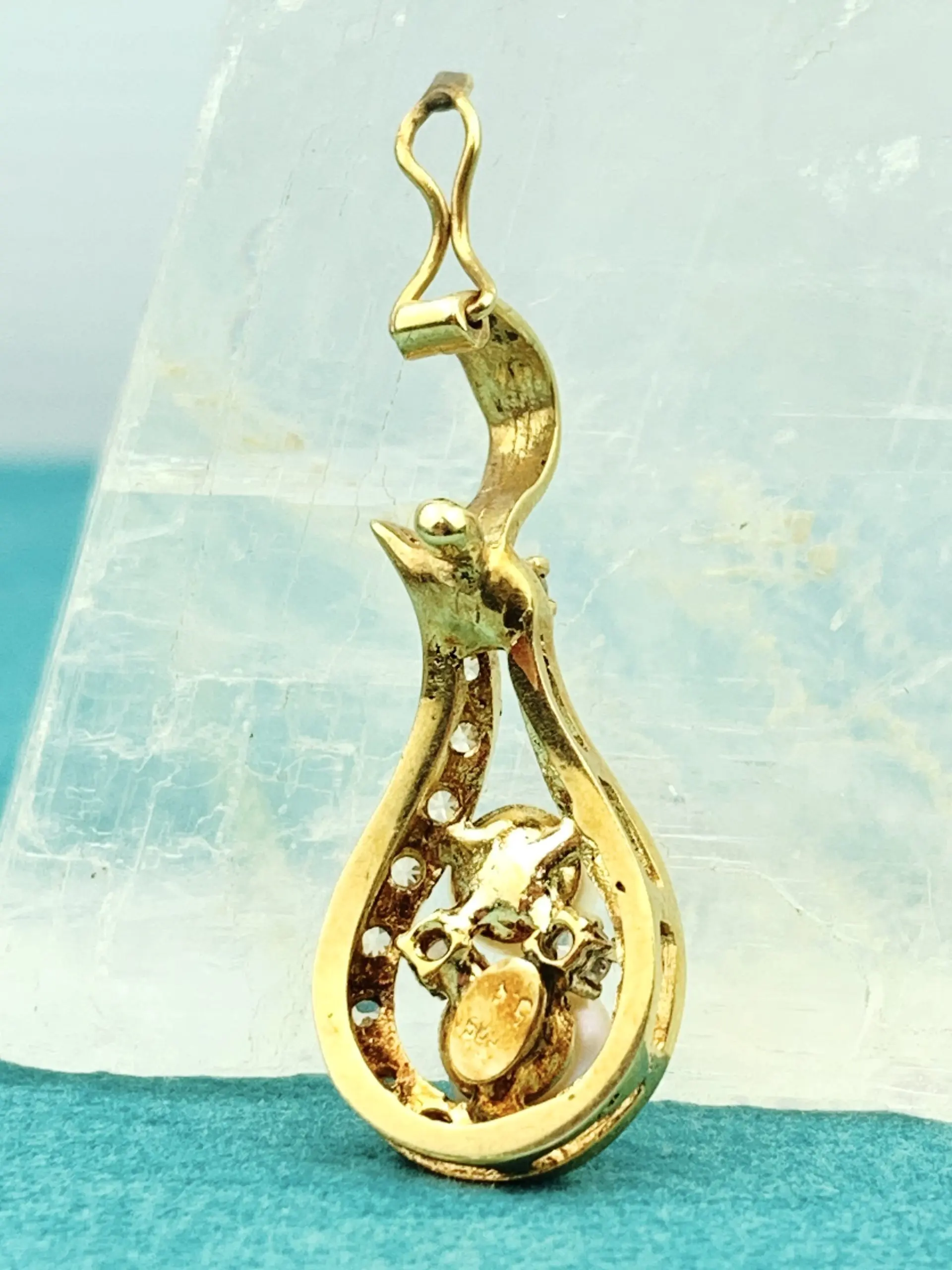 14ct Gold Pearl Runner Pendant - Image 3