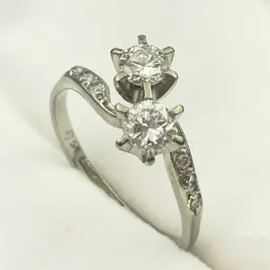 Vintage 18ct Gold & Platinum Diamond "Toi et Moi" Ring