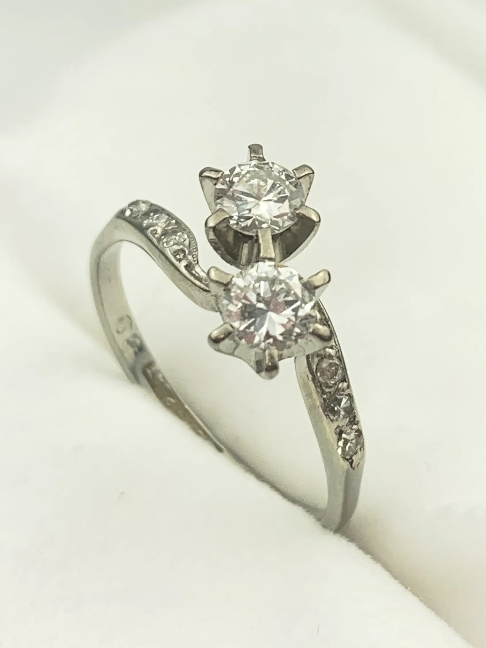 Vintage 18ct Gold & Platinum Diamond "Toi et Moi" Ring