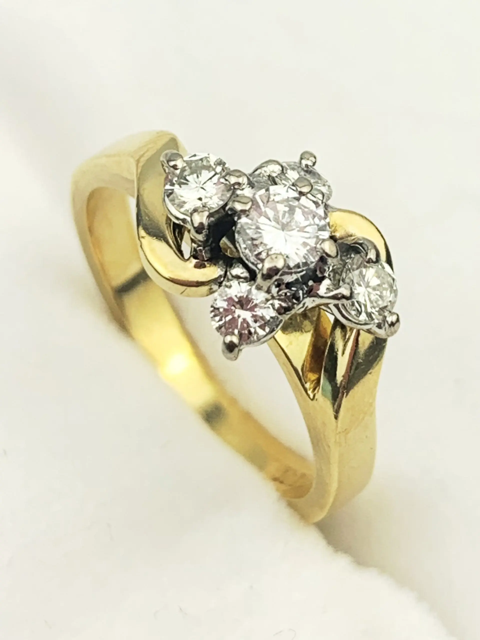 Vintage 18ct Yellow Gold Diamond Cluster Ring
