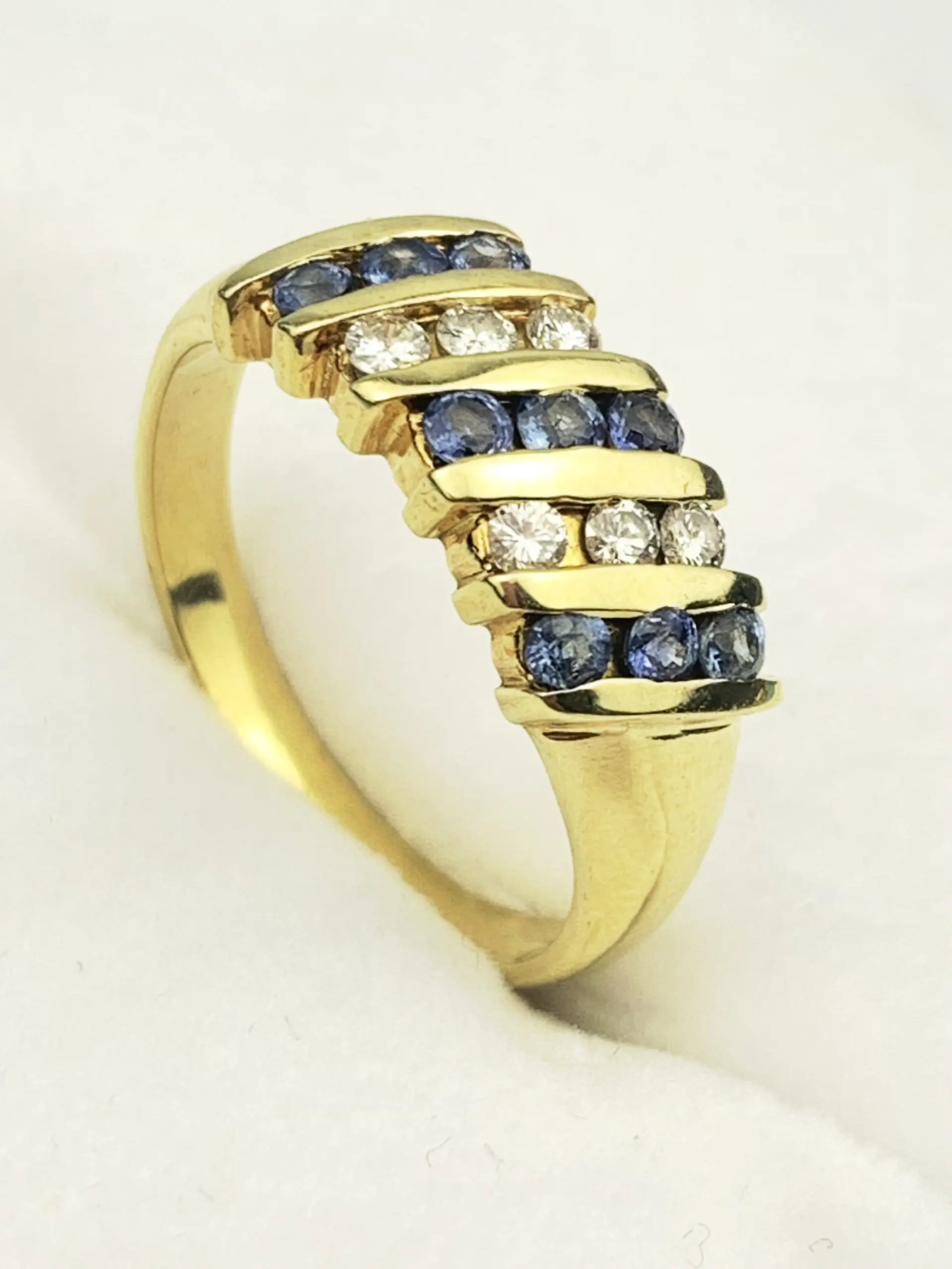 18ct Gold Diamond & Sapphire Ring