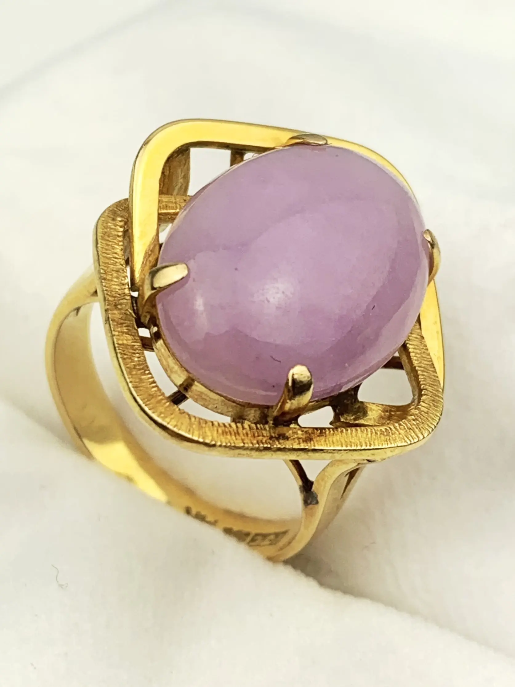 Vintage 14ct Gold Lavender Jade Ring