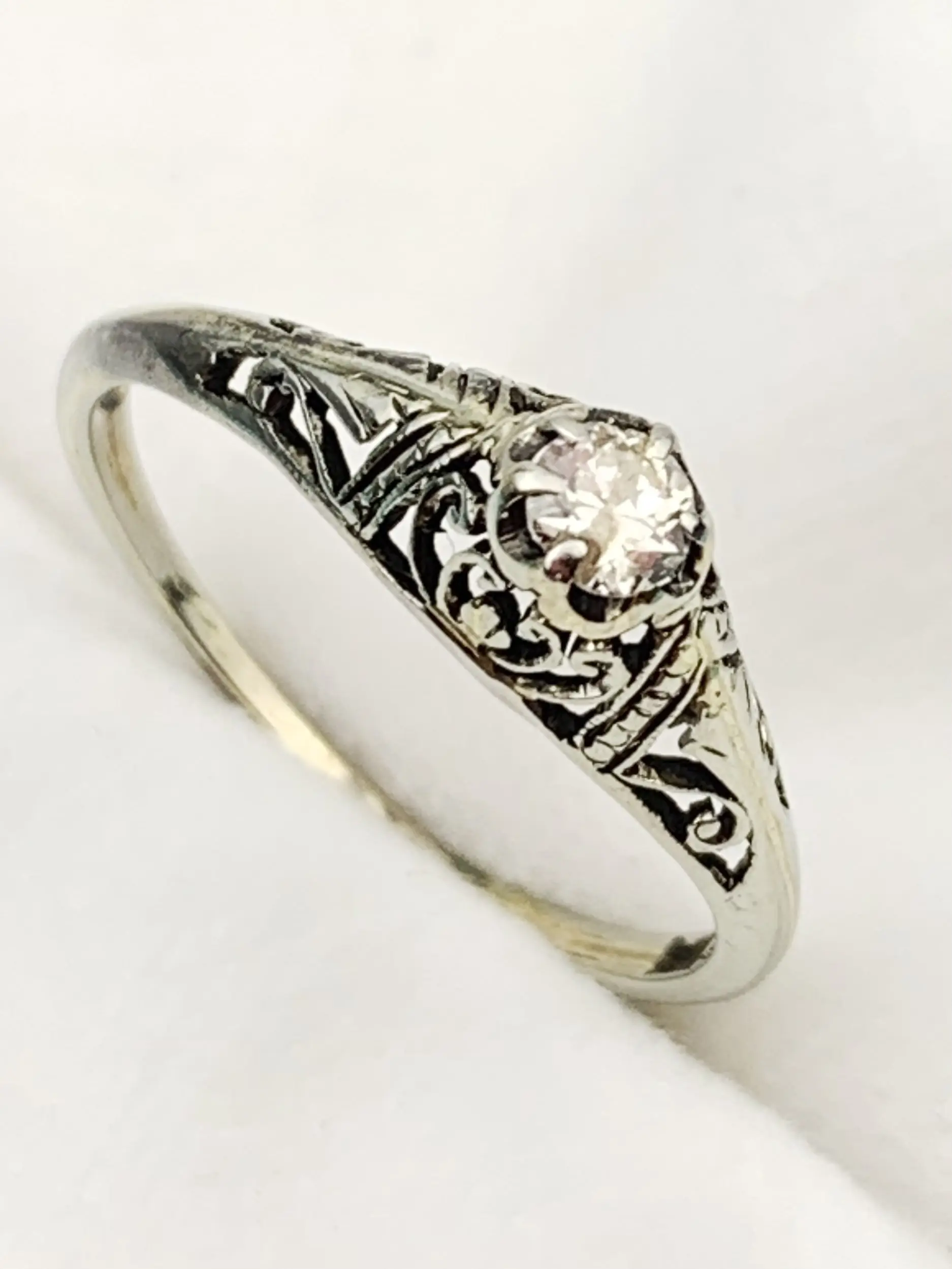 Antique 18ct White Gold Diamond Ring