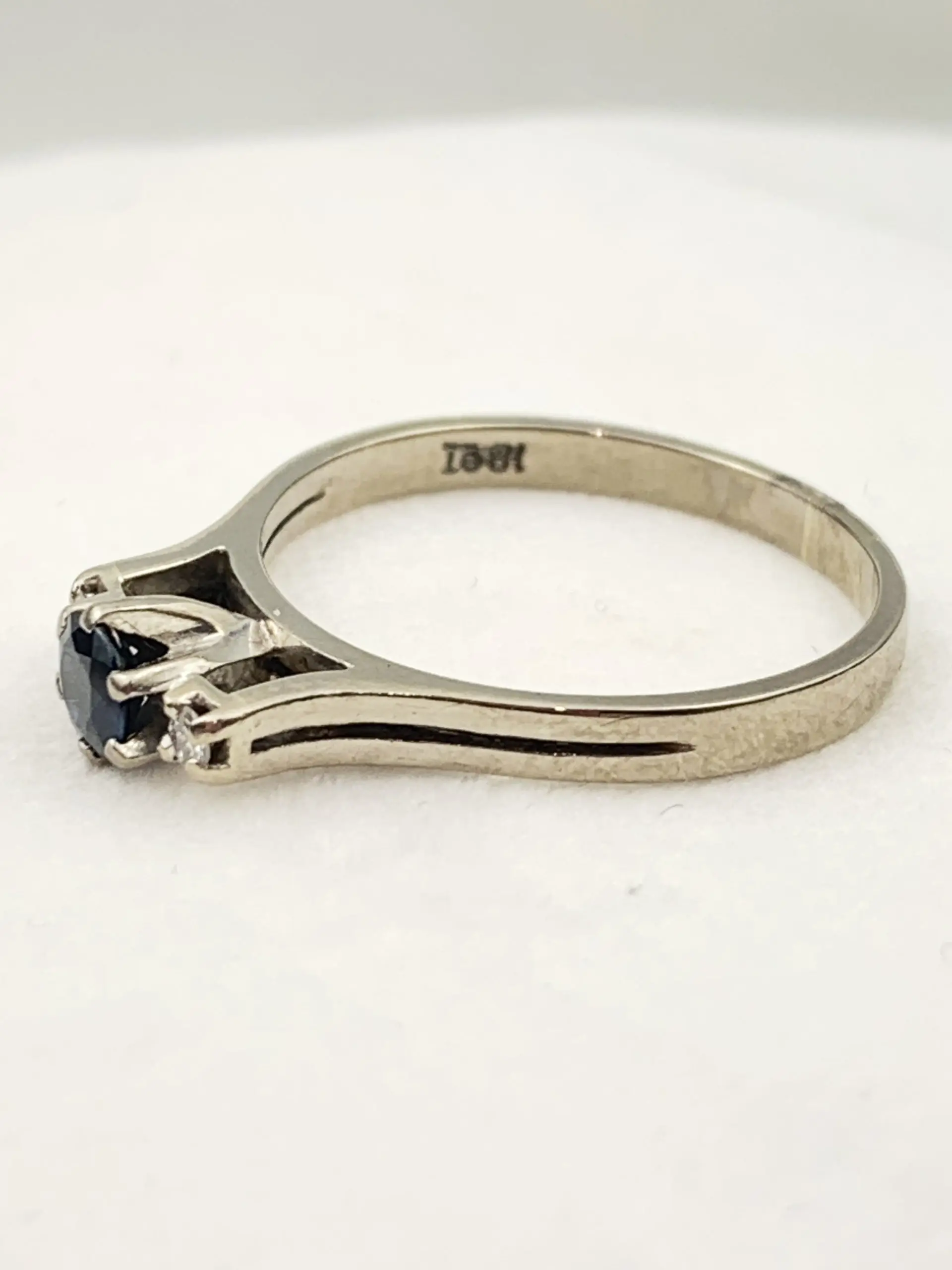Vintage 18ct White Gold Diamond & Sapphire Ring - Image 3