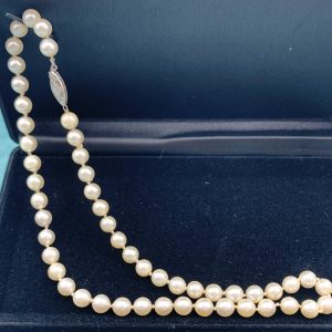 Single Strand Pearl Necklace with 10ct Gold Clasp
