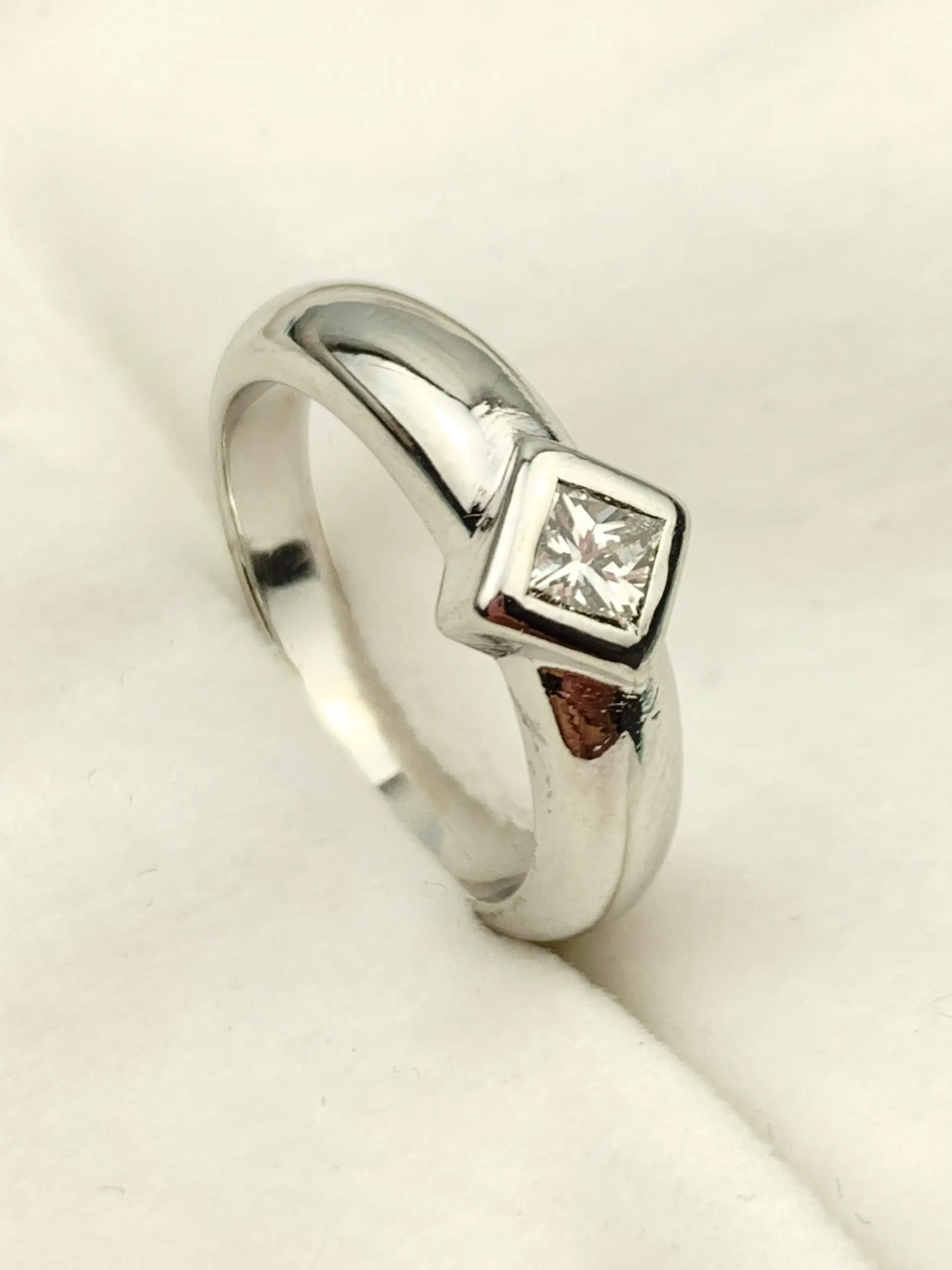 18ct Gold Solitaire Diamond Ring