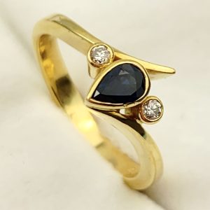 18ct Gold Diamond & Sapphire Ring