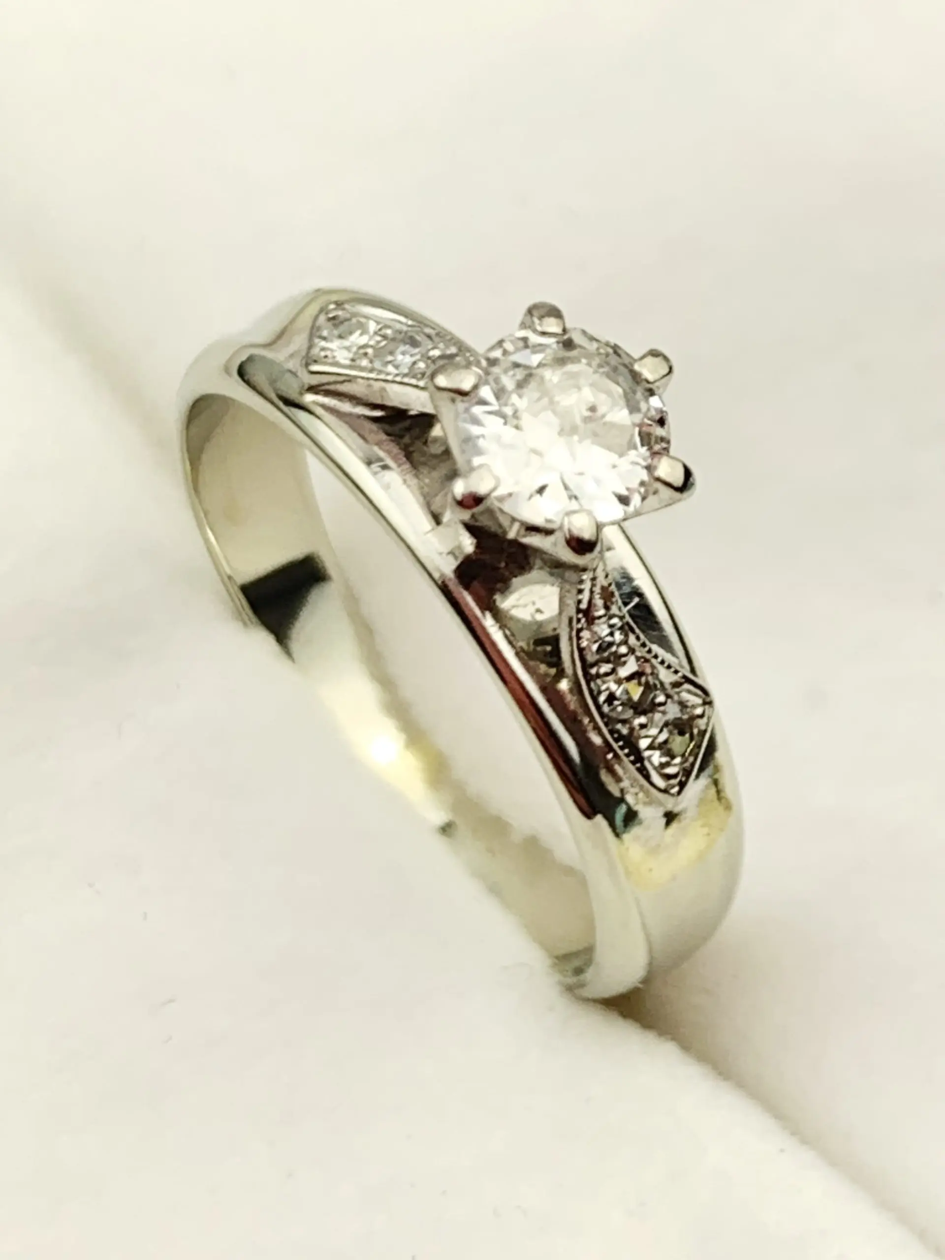 Vintage 18ct Gold Diamond Ring