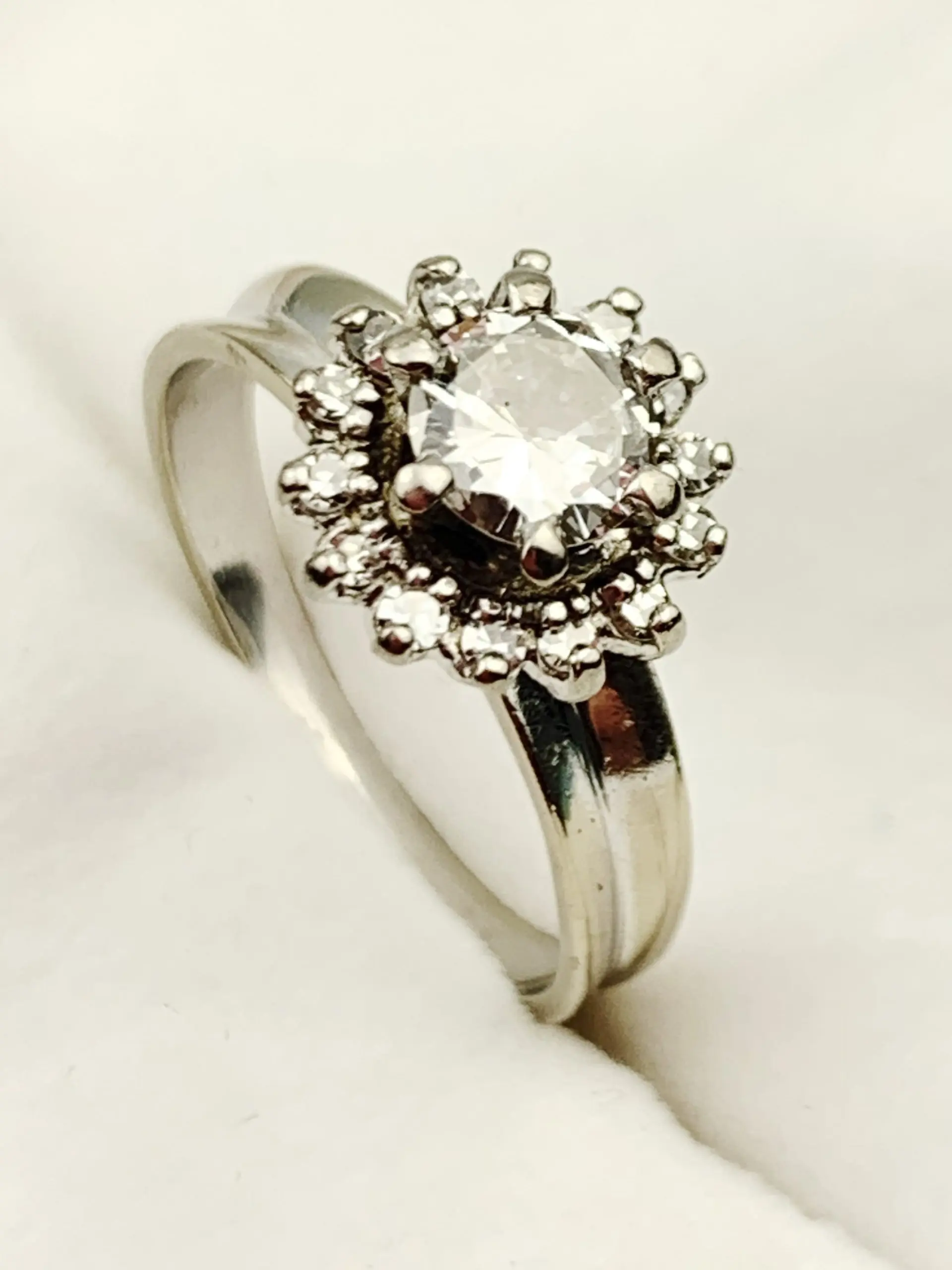 Vintage 18ct Gold Diamond Ring