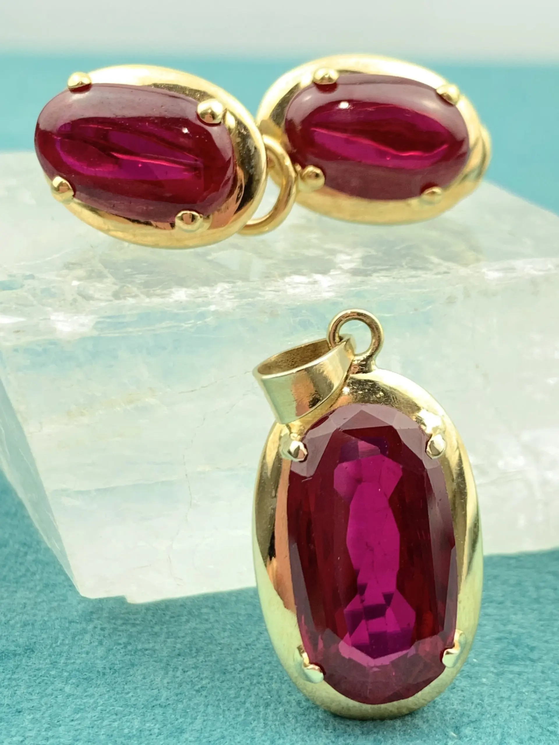 Ruby Pendant & Earrings Set in 18ct Gold - Image 3