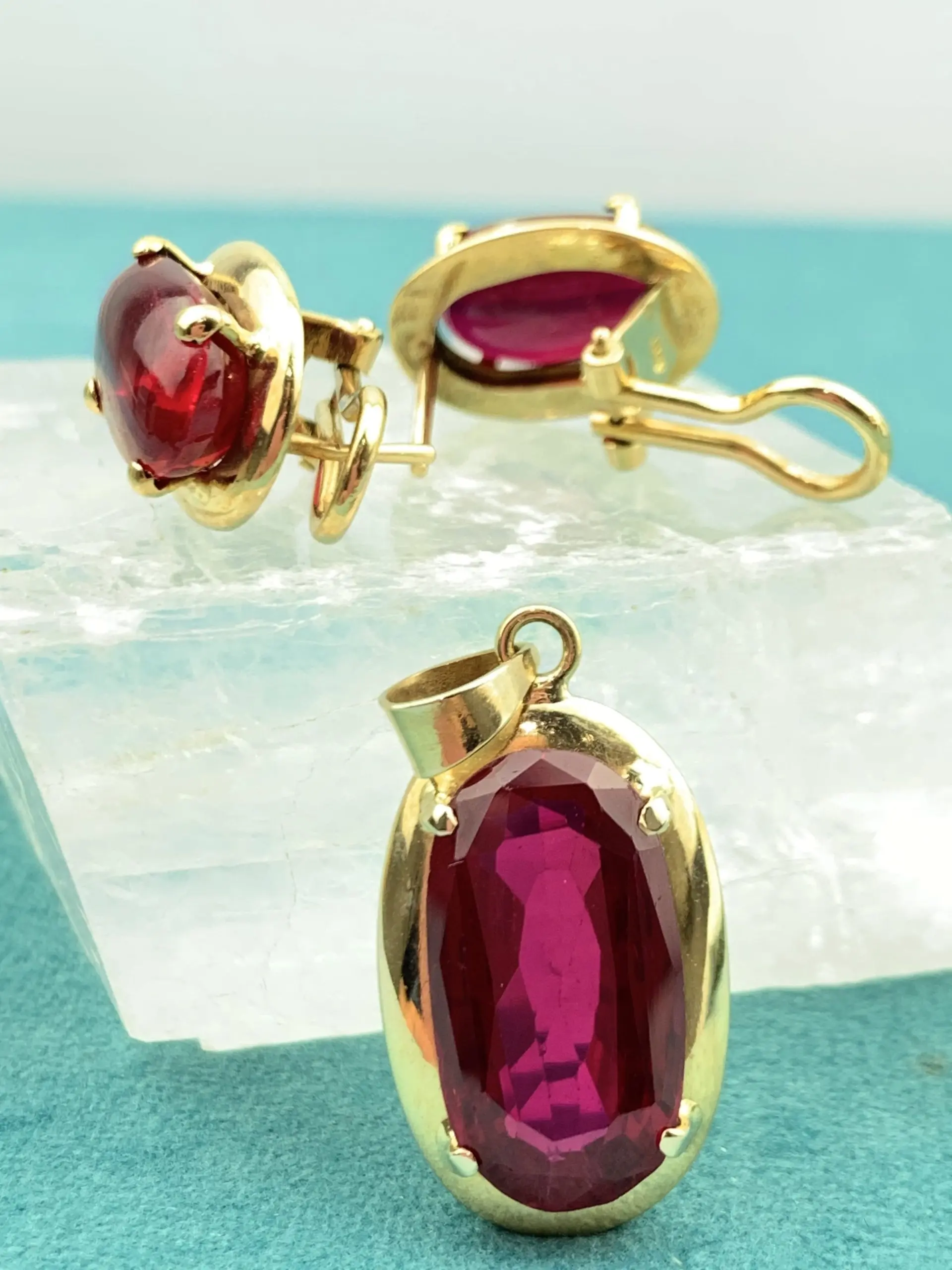 Ruby Pendant & Earrings Set in 18ct Gold - Image 4