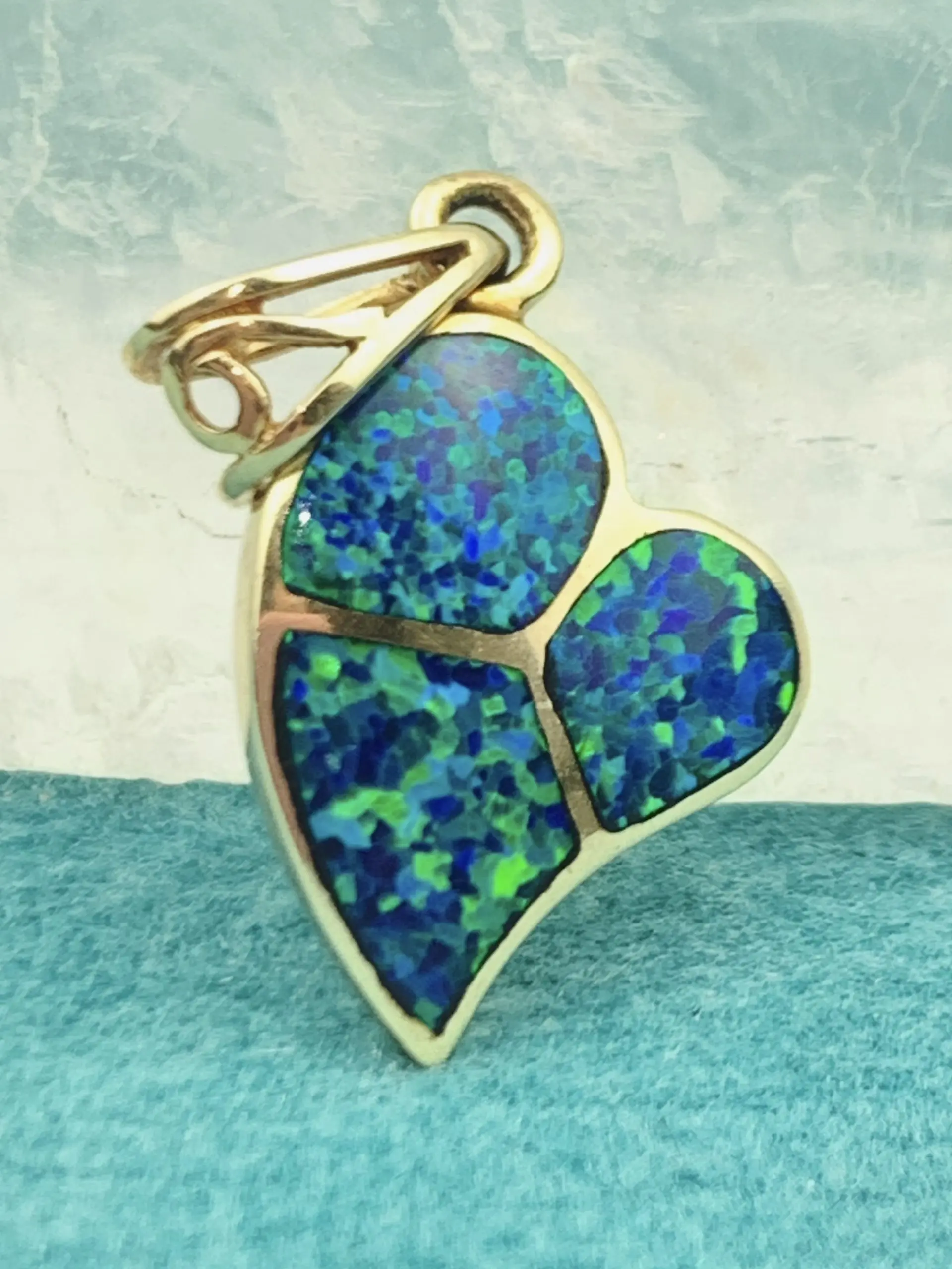 10ct Gold Opal Heart Pendant