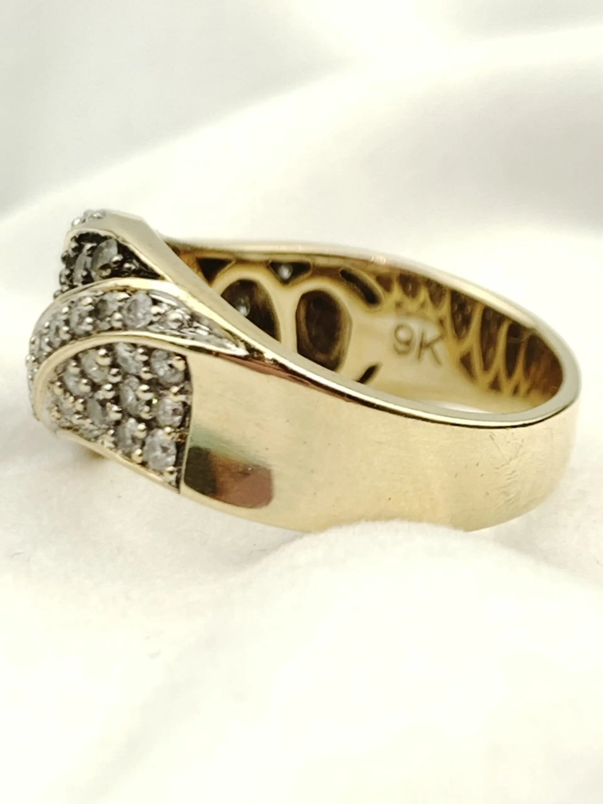 9ct Gold Diamond Cluster Dress Ring - TDW 0.70CT - Image 3