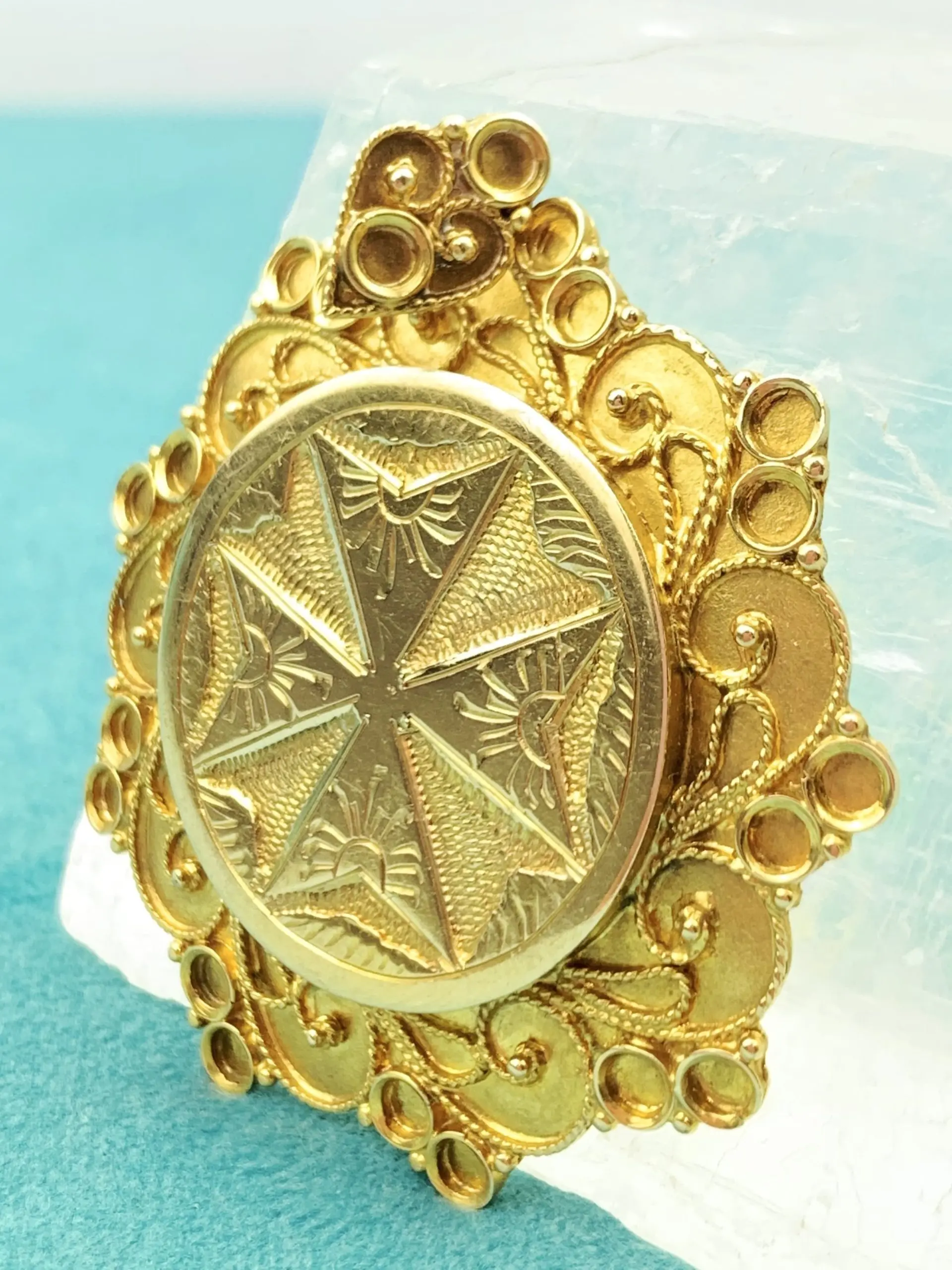 Large 18ct Gold Maltese Pendant